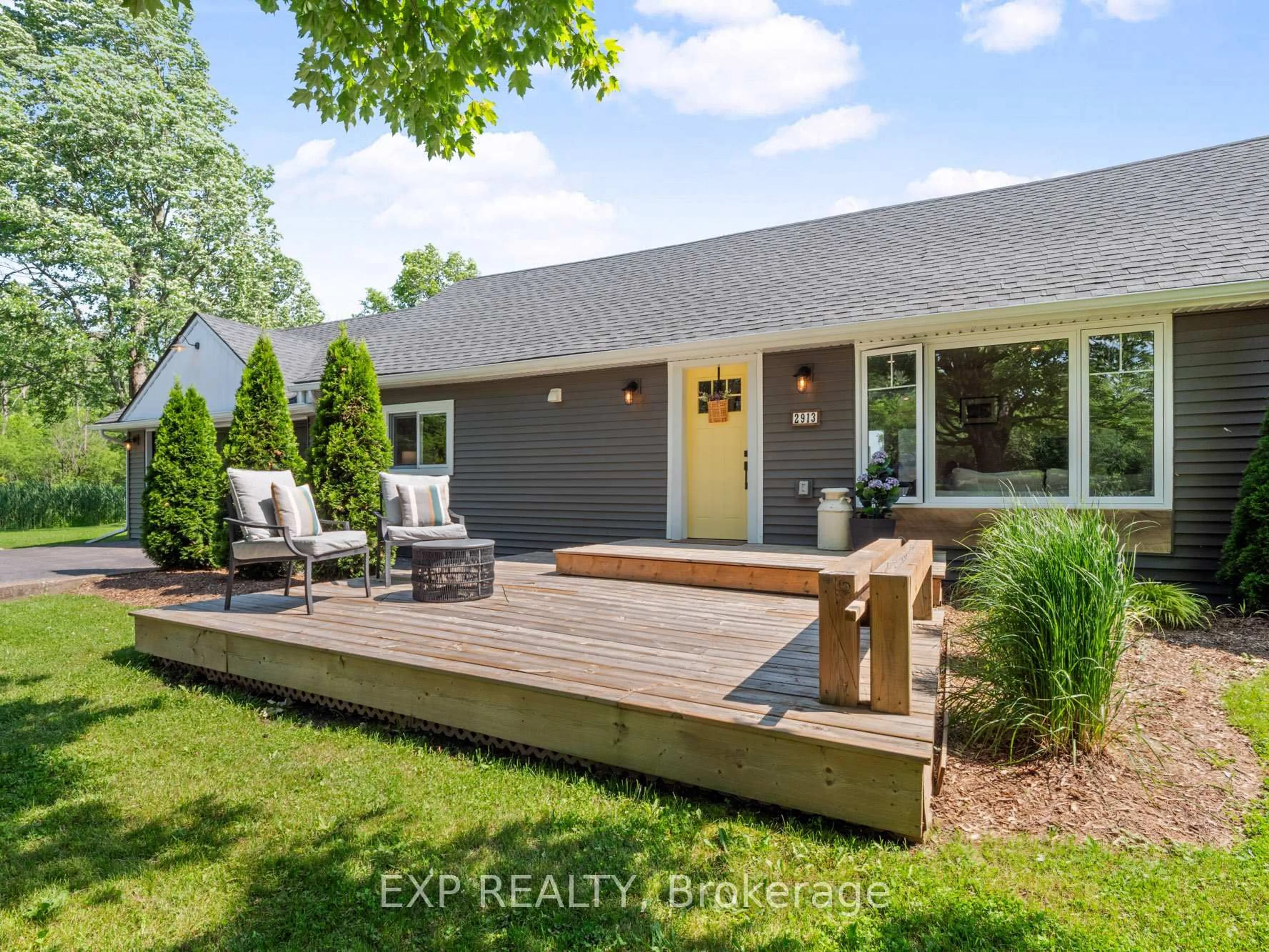 Home with vinyl exterior material, street for 2913 RIDGEMOUNT Rd, Fort Erie Ontario L0S 1S0