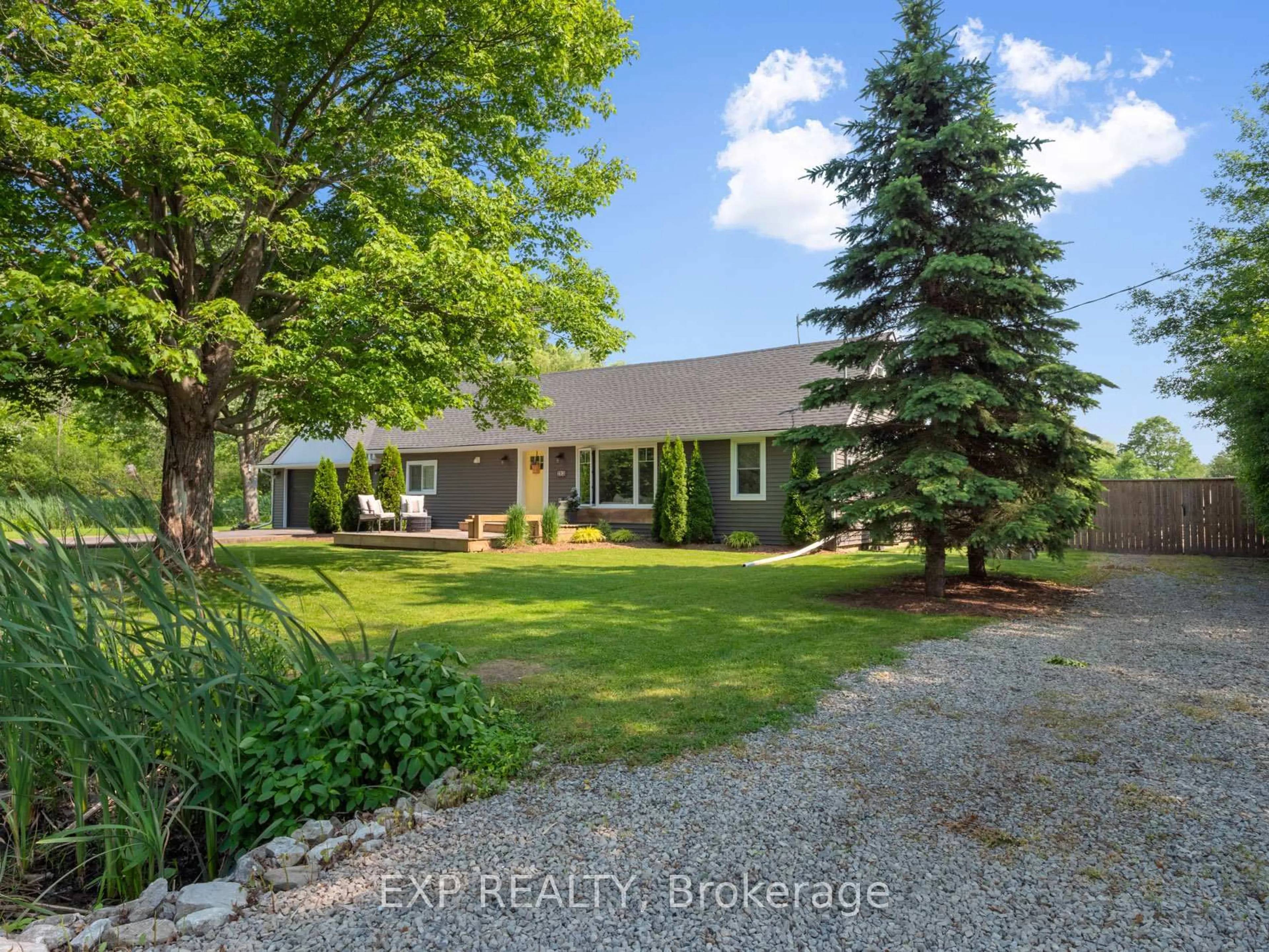A pic from outside/outdoor area/front of a property/back of a property/a pic from drone, street for 2913 RIDGEMOUNT Rd, Fort Erie Ontario L0S 1S0