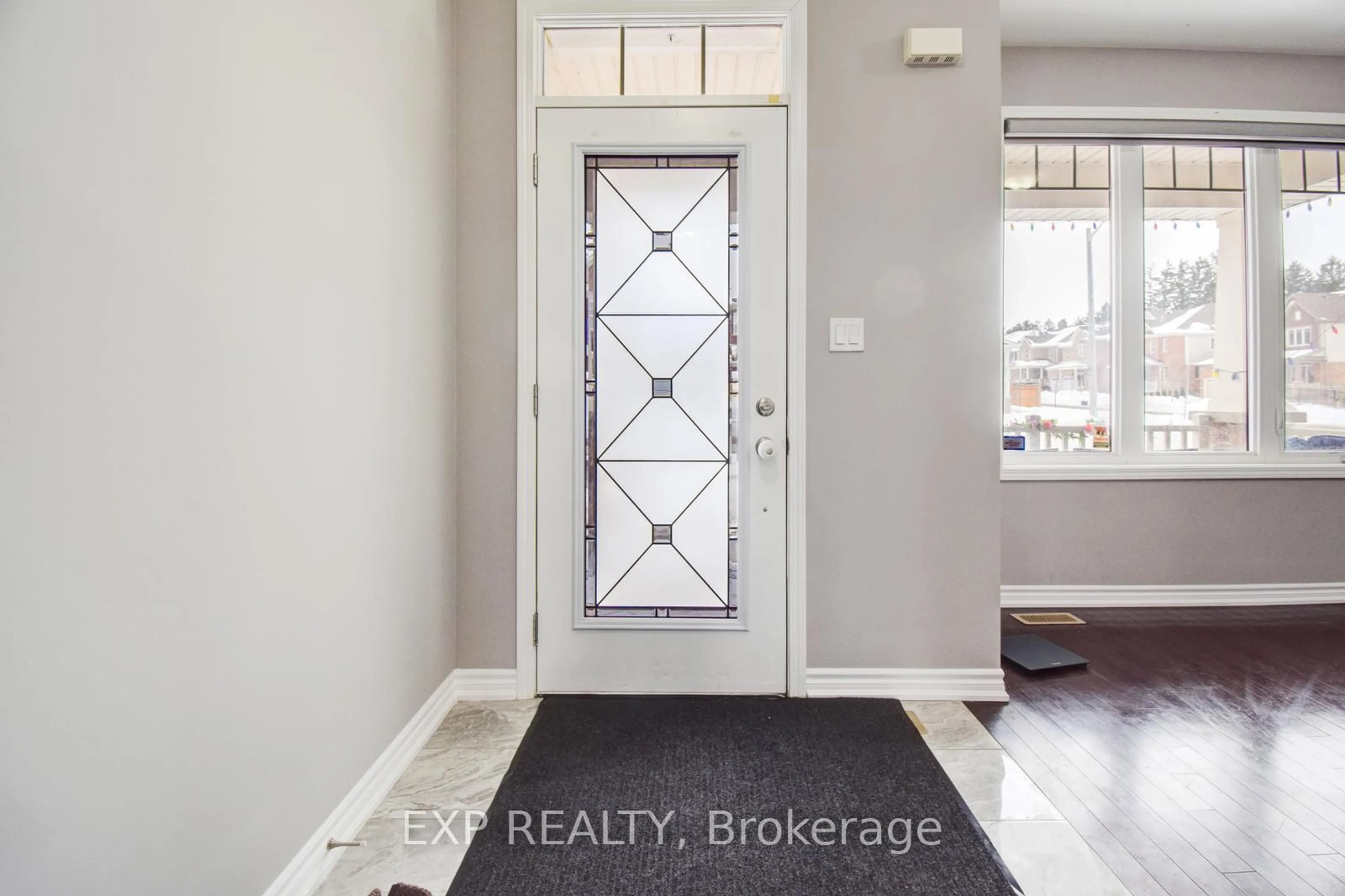 Indoor entryway for 215 Ridge Rd, Cambridge Ontario N3E 0C2