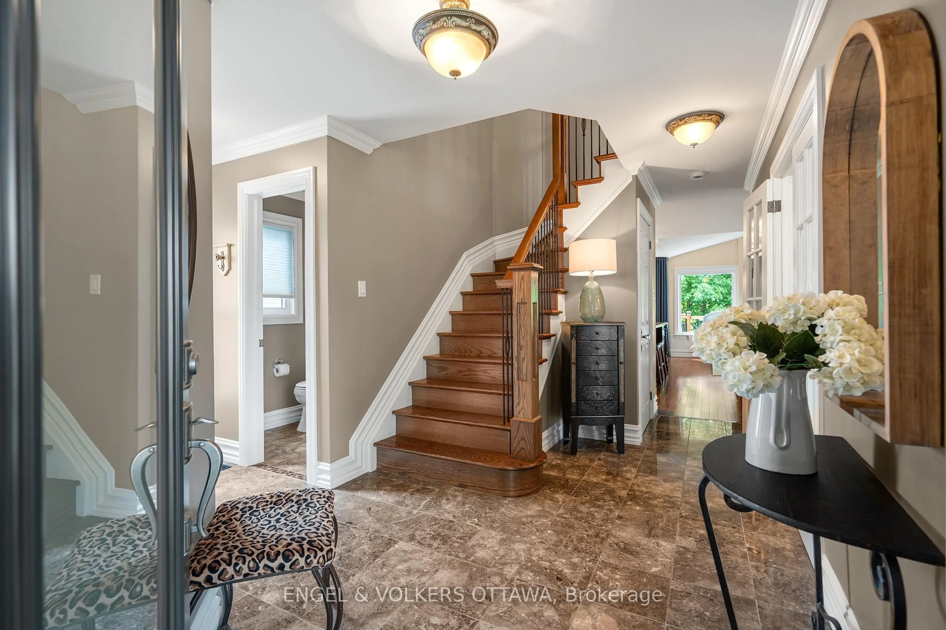Indoor entryway for 2229 Nature Trail Cres, Ottawa Ontario K1W 1E7