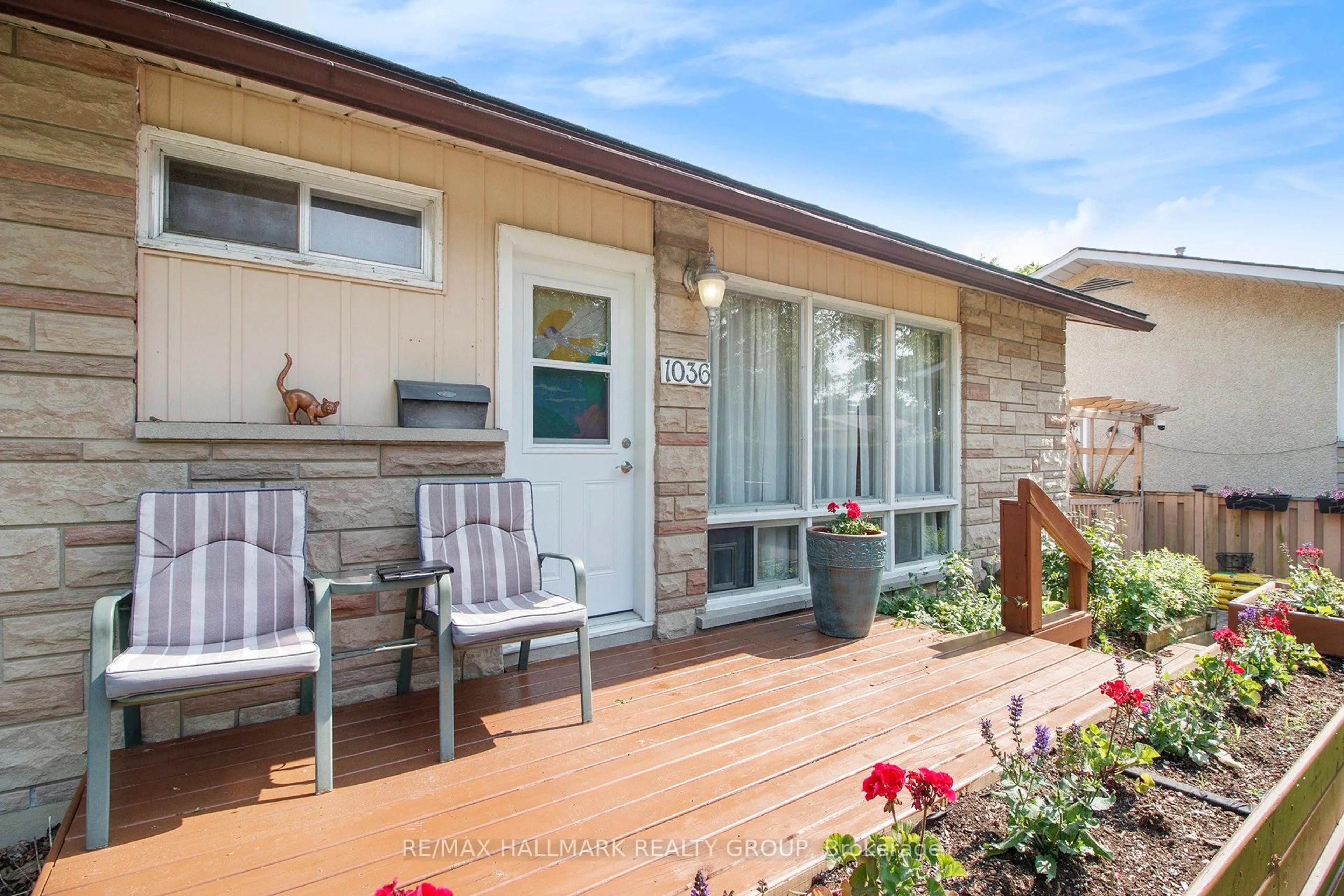 Patio, street for 1036 Gill Ave, Ottawa Ontario K1G 2R3