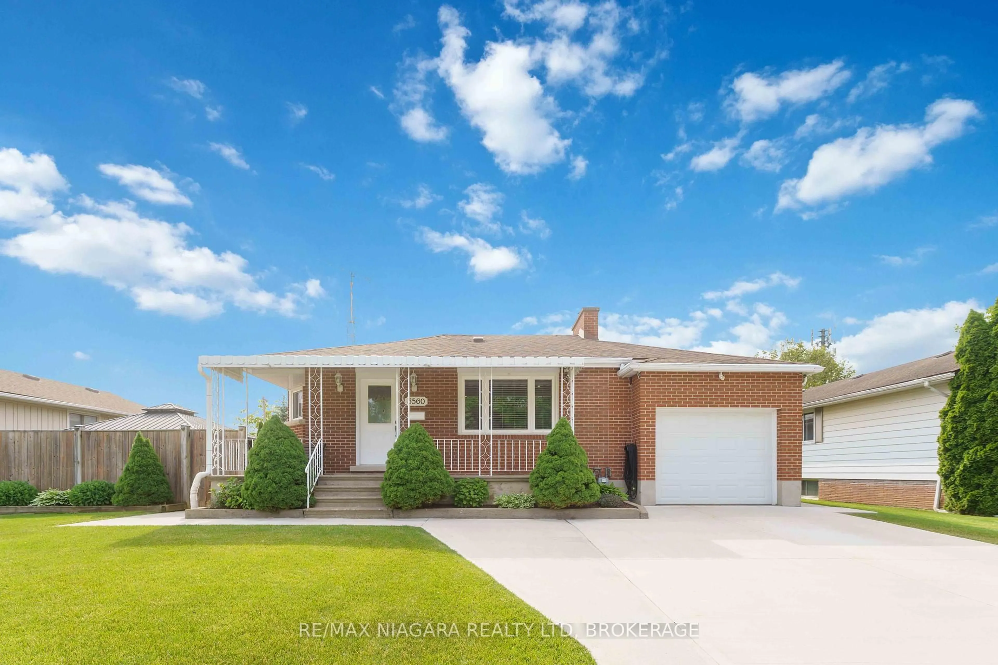 Home with vinyl exterior material, street for 3560 Rapids View Dr, Niagara Falls Ontario L2G 6C4