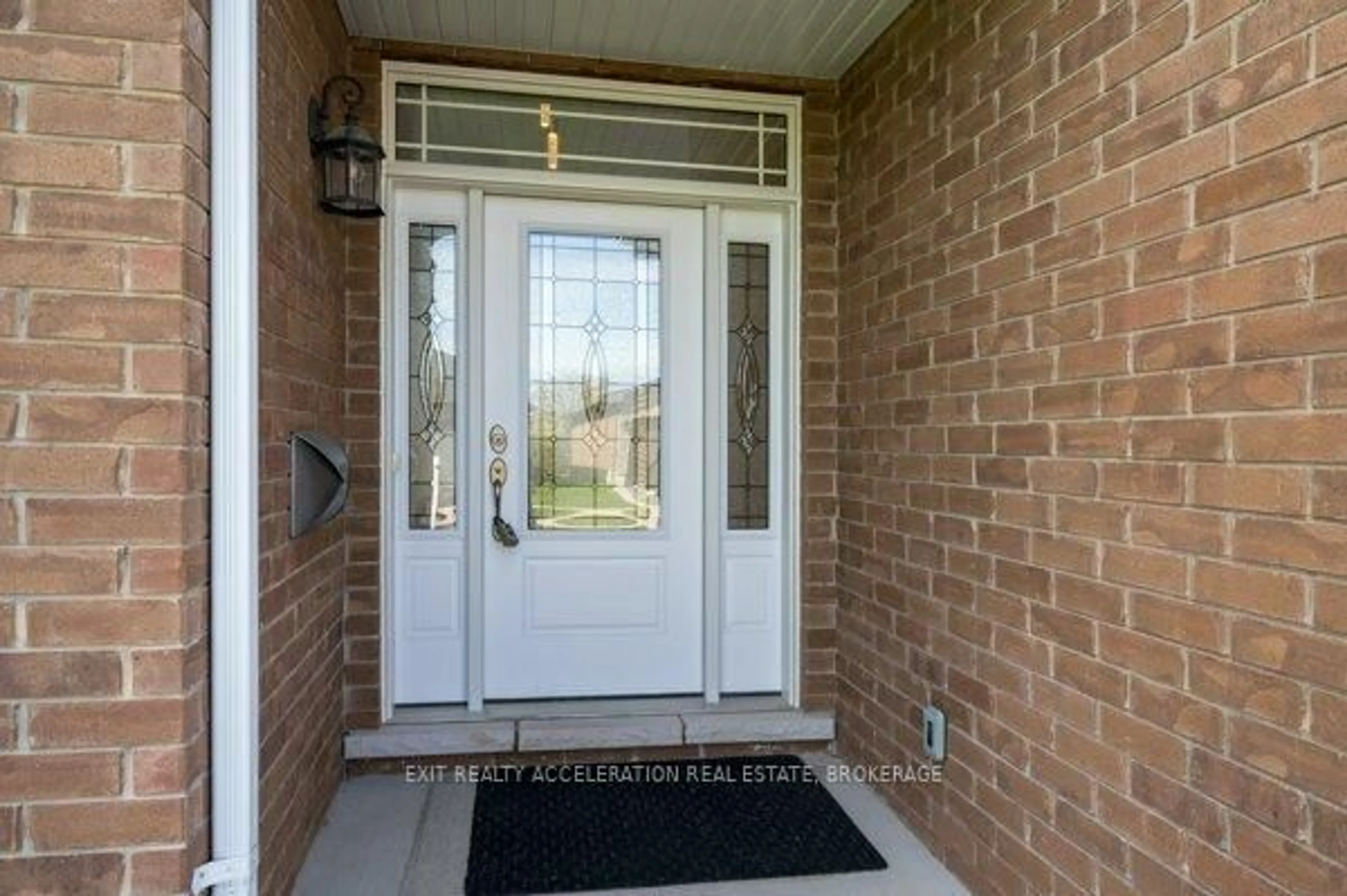 Indoor entryway for 10 Briarwood Cres, Greater Napanee Ontario K7R 3A1