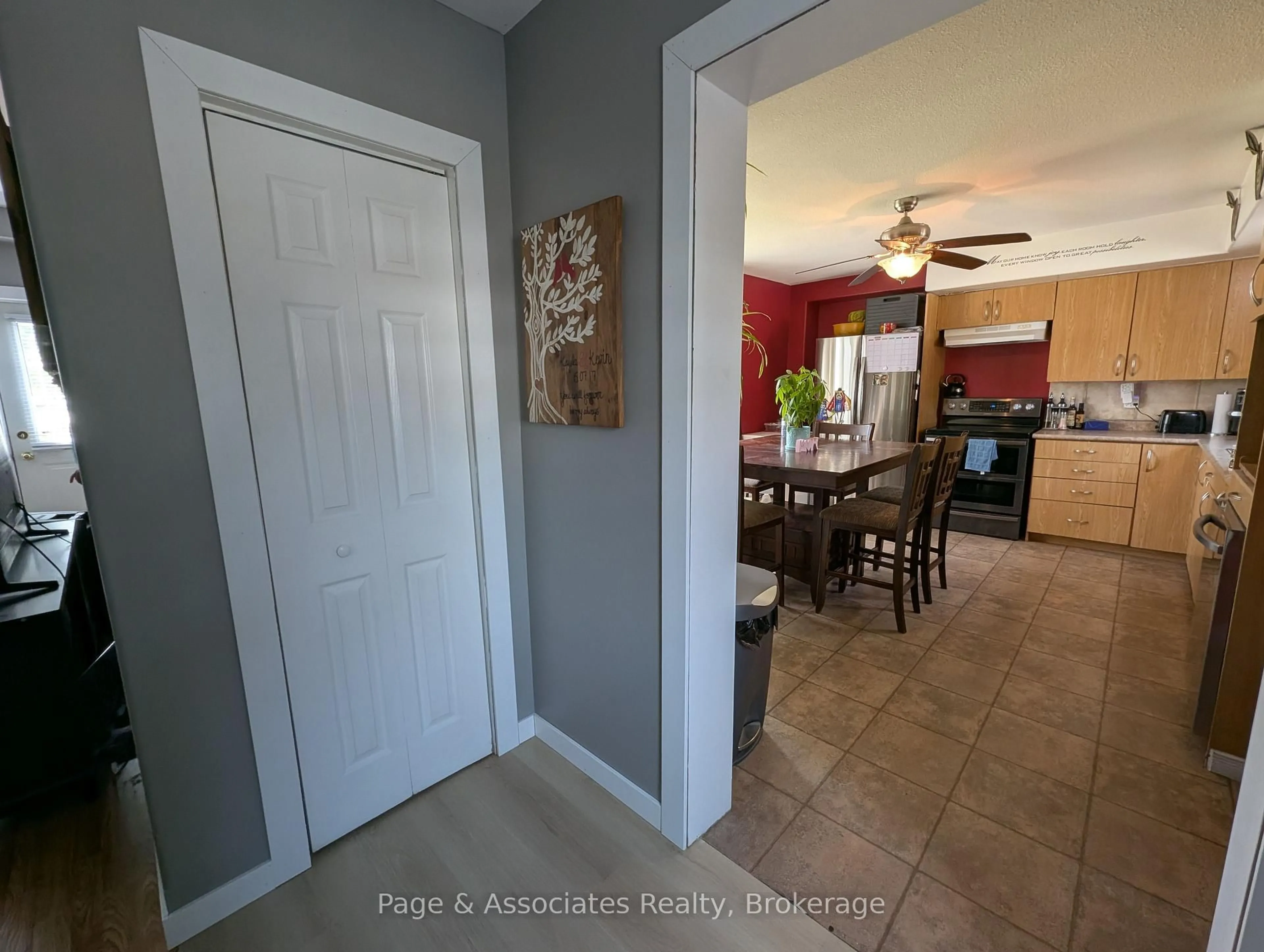 Indoor entryway for 3 Gordon St, West Nipissing Ontario P0H 1G0
