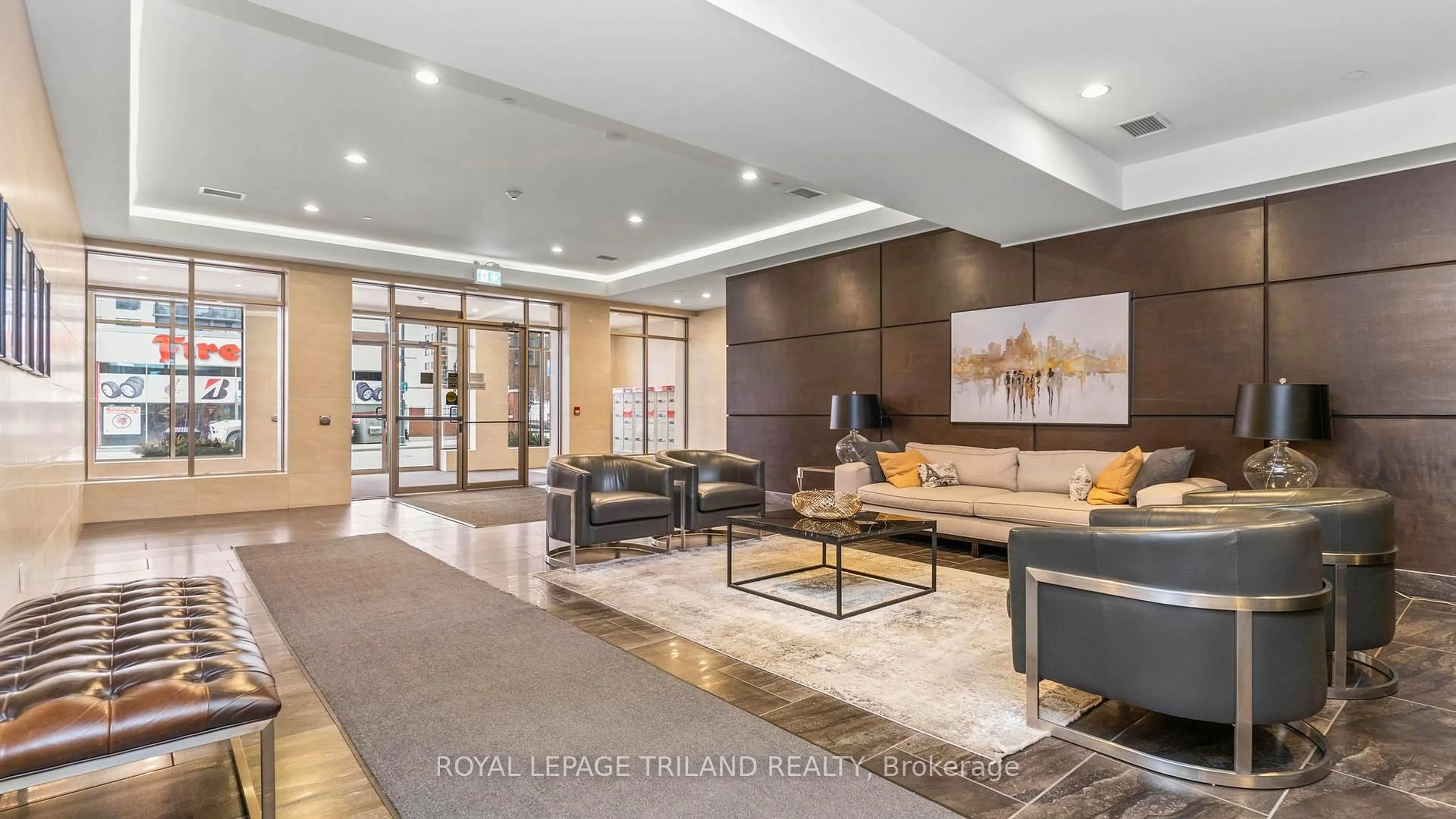 Lobby for 330 RIDOUT St #2303, London East Ontario N6C 3Z3