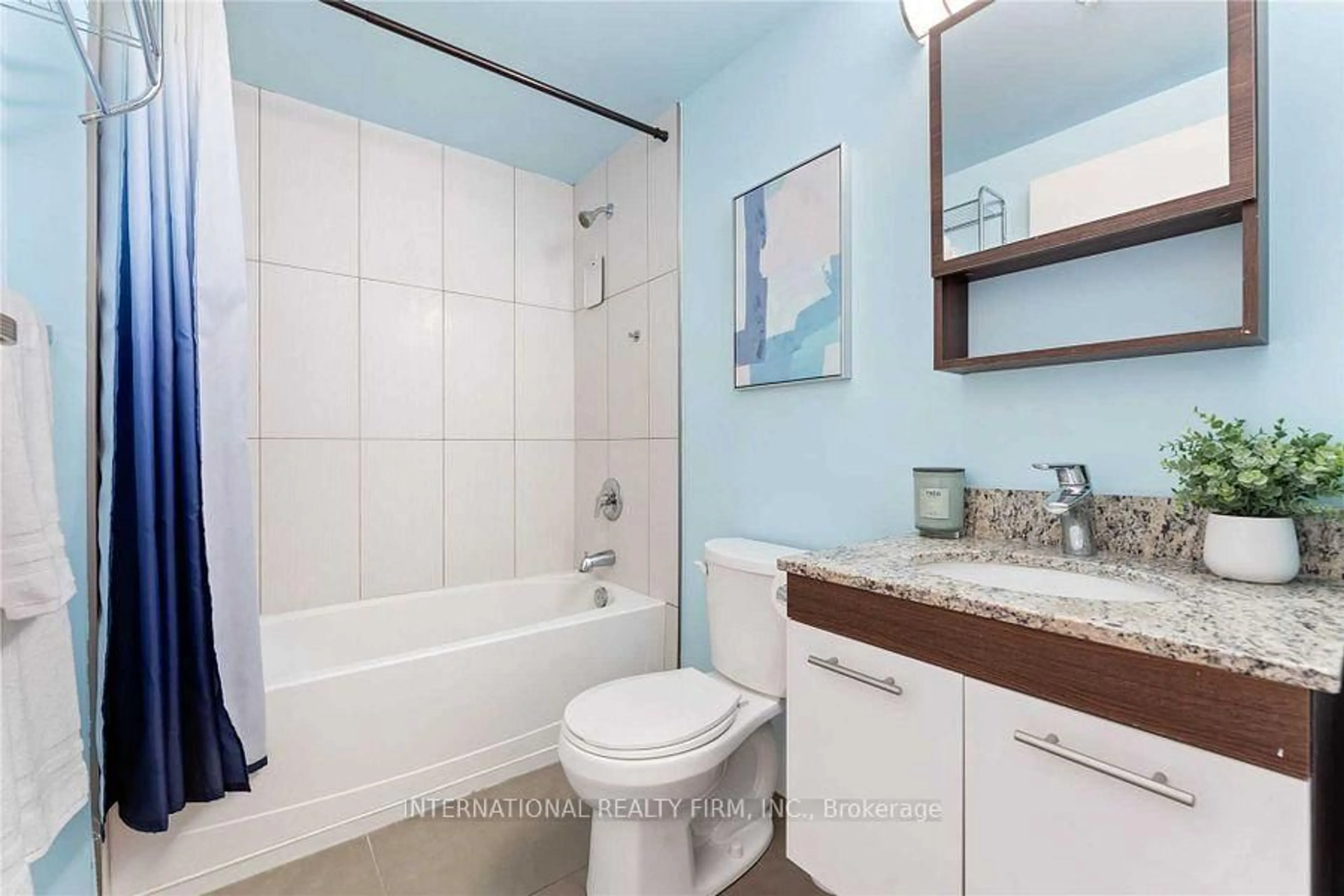 Standard bathroom, ceramic/tile floor for 308 Lester St #618, Waterloo Ontario N2L 0H9