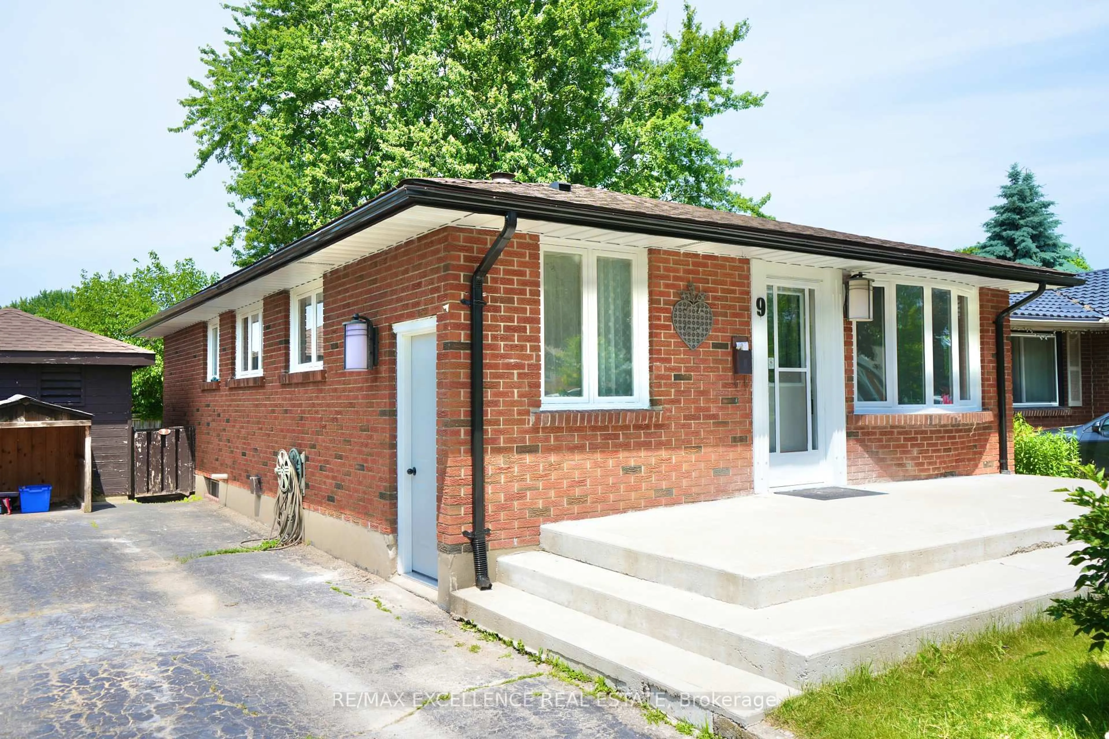 Home with brick exterior material, building for 9 Jena Cres, London East Ontario N5V 1L3