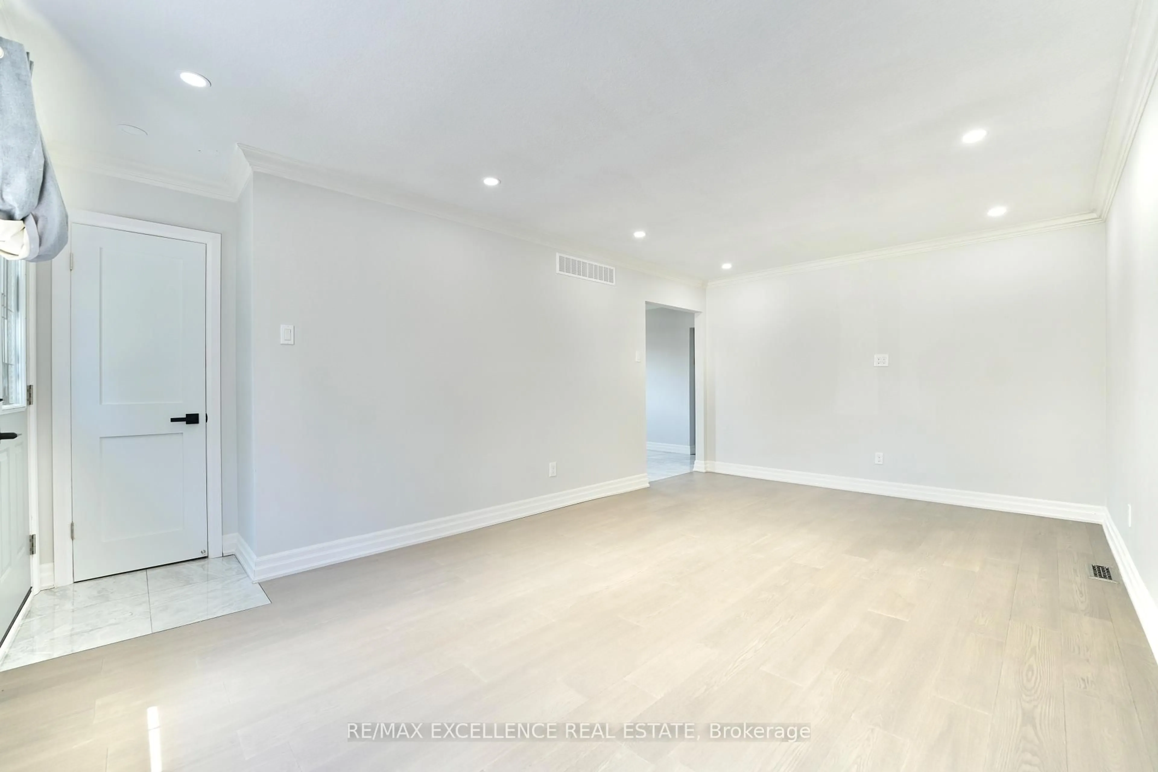 A pic of a room for 9 Jena Cres, London East Ontario N5V 1L3