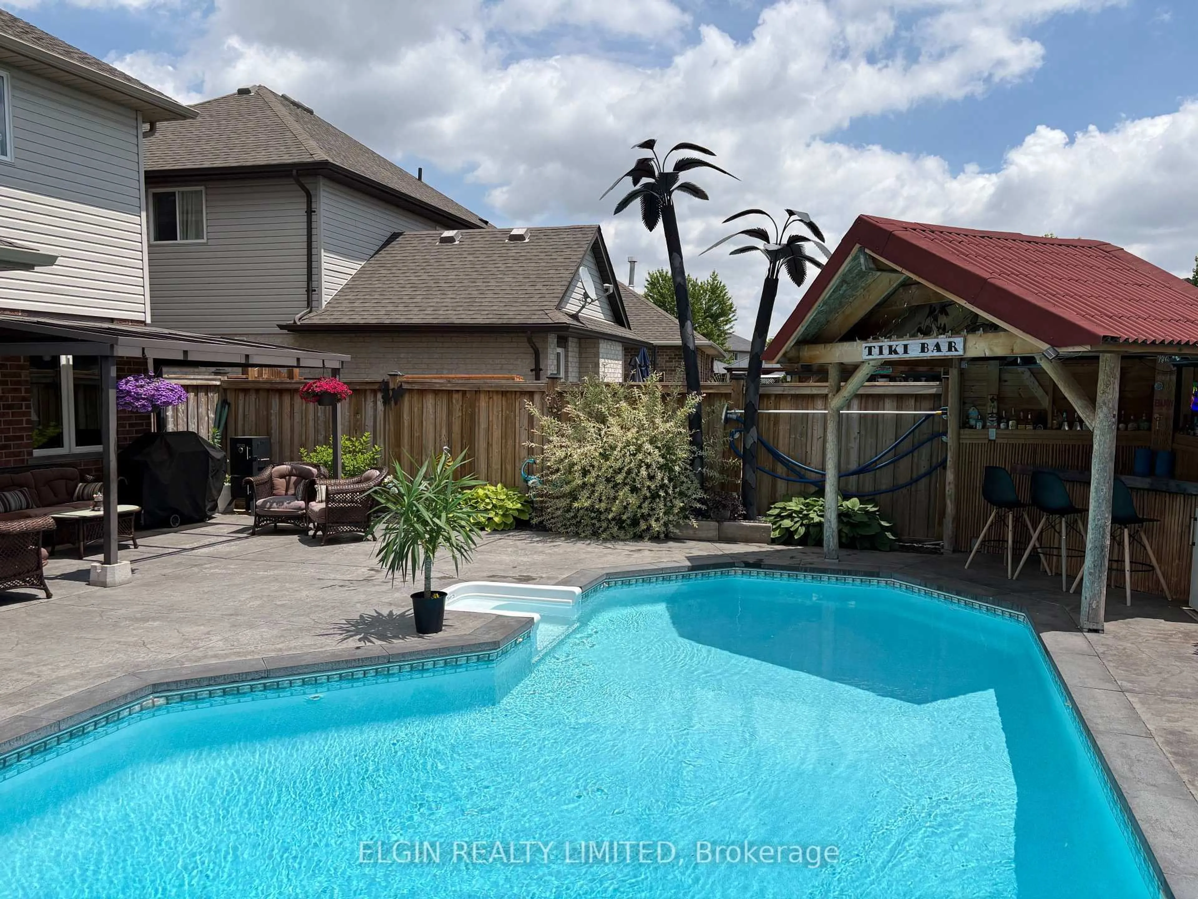 Pool for 104 Westlake Dr, St. Thomas Ontario N5P 0B7