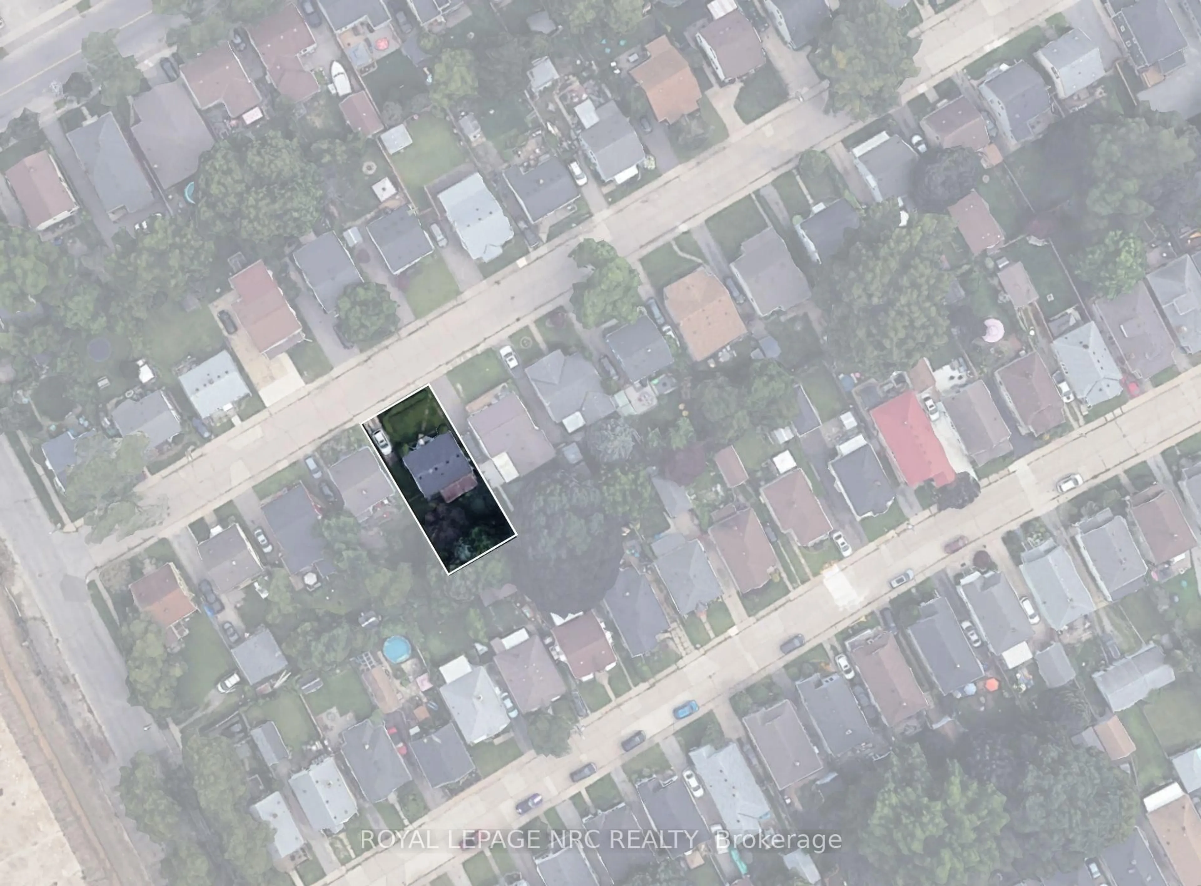 A pic from outside/outdoor area/front of a property/back of a property/a pic from drone, street for 82 Grass Ave, St. Catharines Ontario L2R 1T1