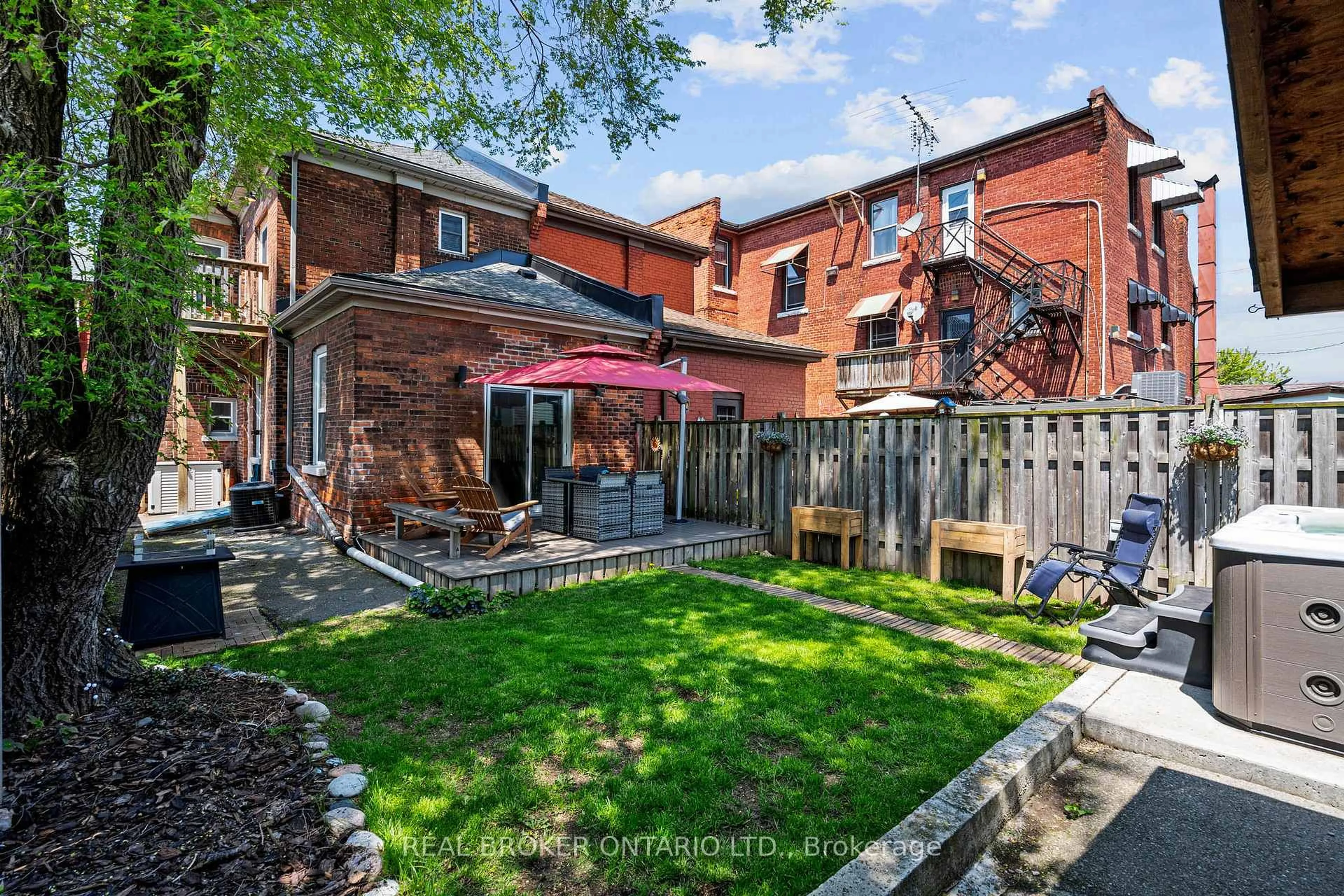 Patio, street for 550 James St, Hamilton Ontario L8L 1J5