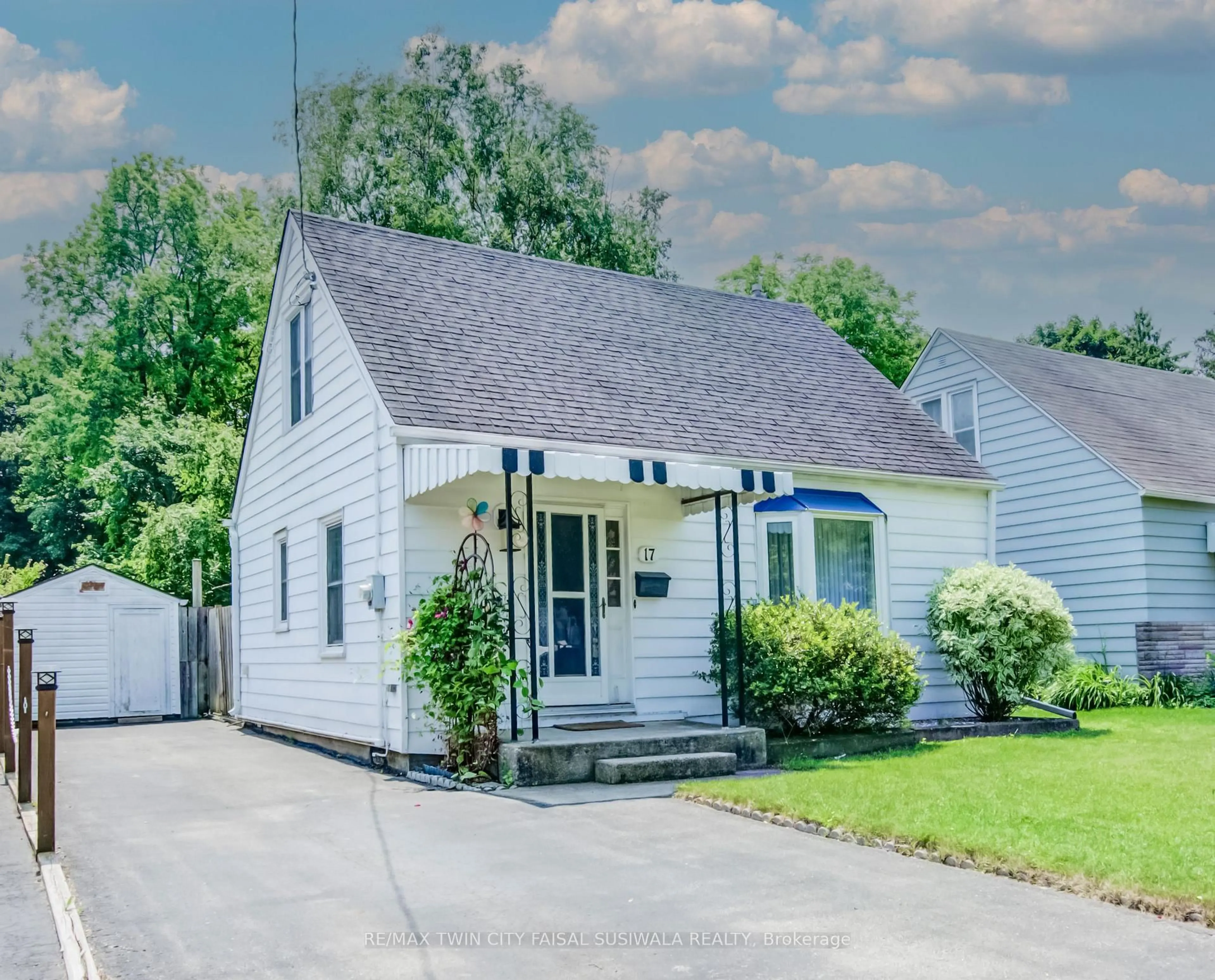 Home with vinyl exterior material, street for 17 Gore St, Cambridge Ontario N1R 1R6