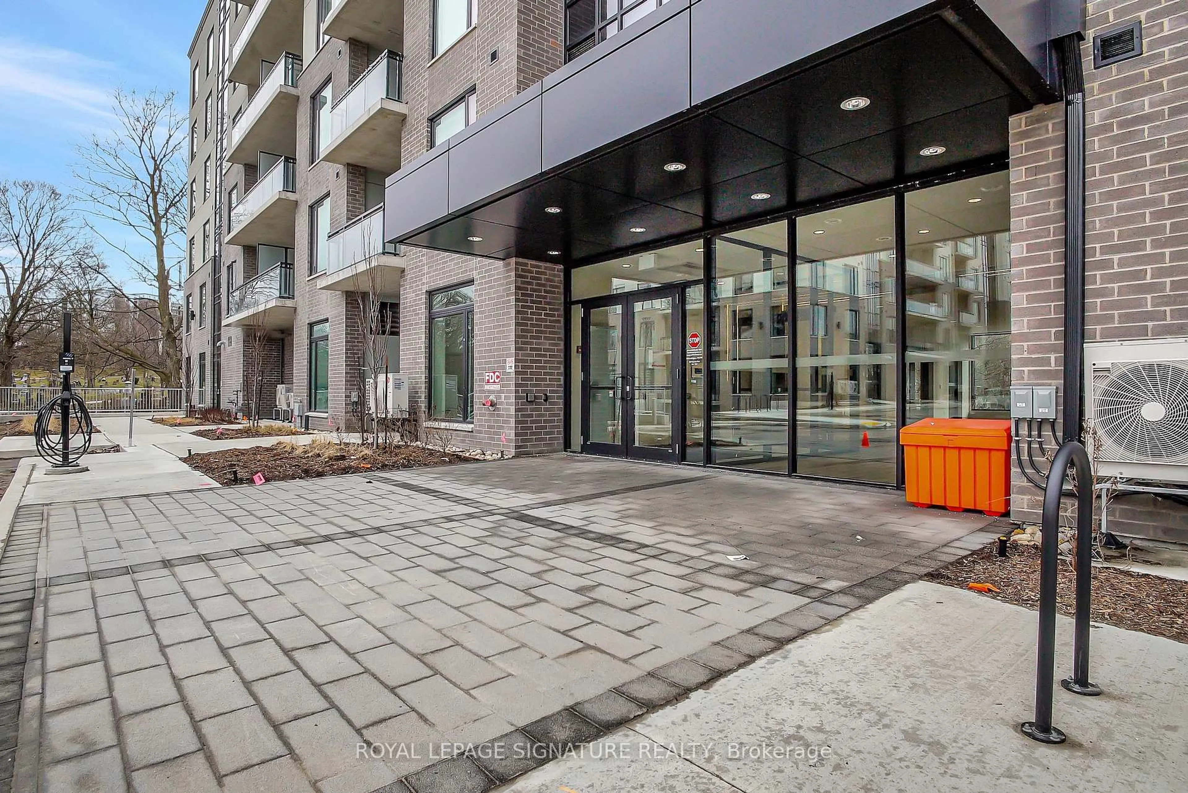 Patio, street for 103 Roger St #210, Waterloo Ontario N2J 0G2