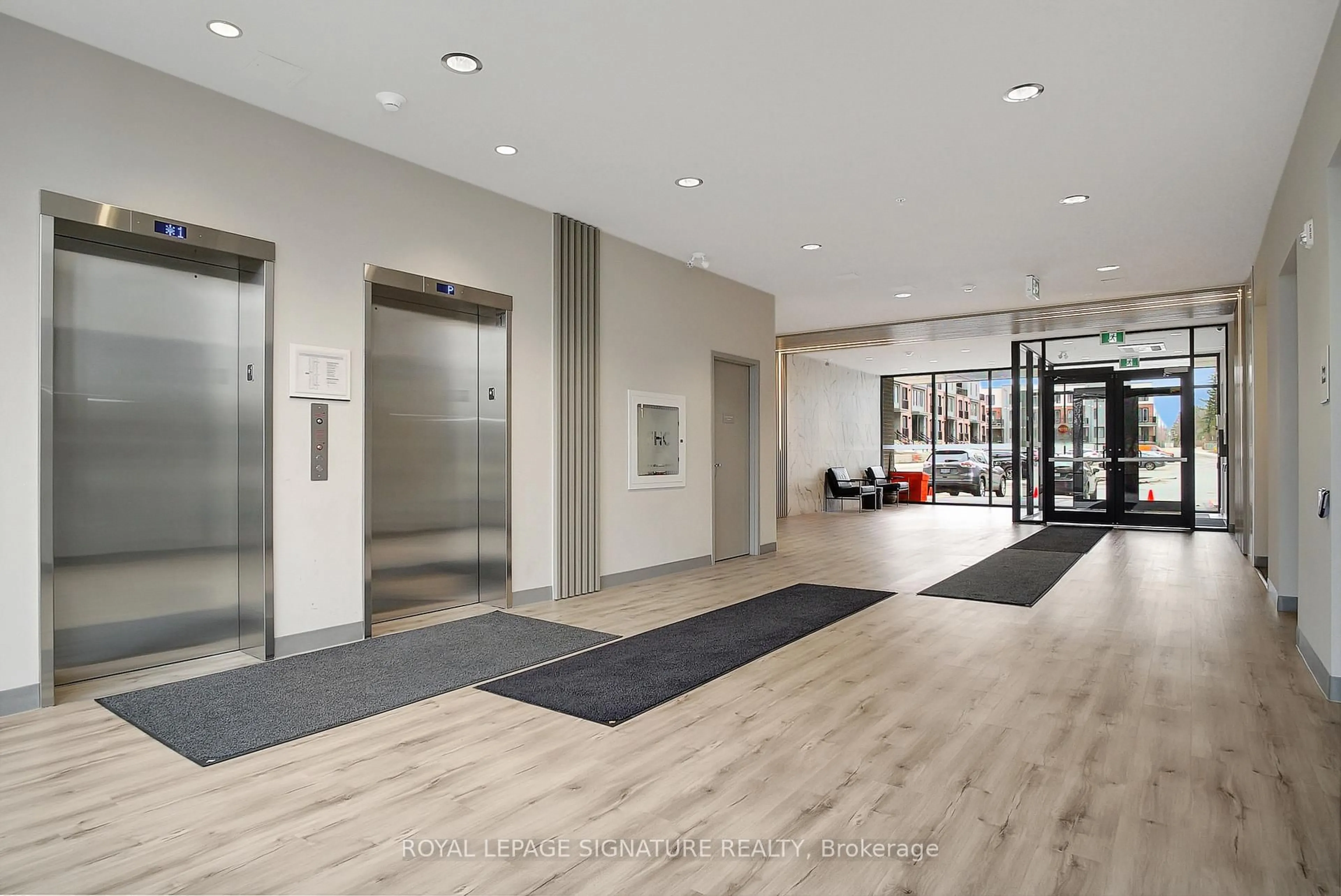 Indoor foyer for 103 Roger St #210, Waterloo Ontario N2J 0G2