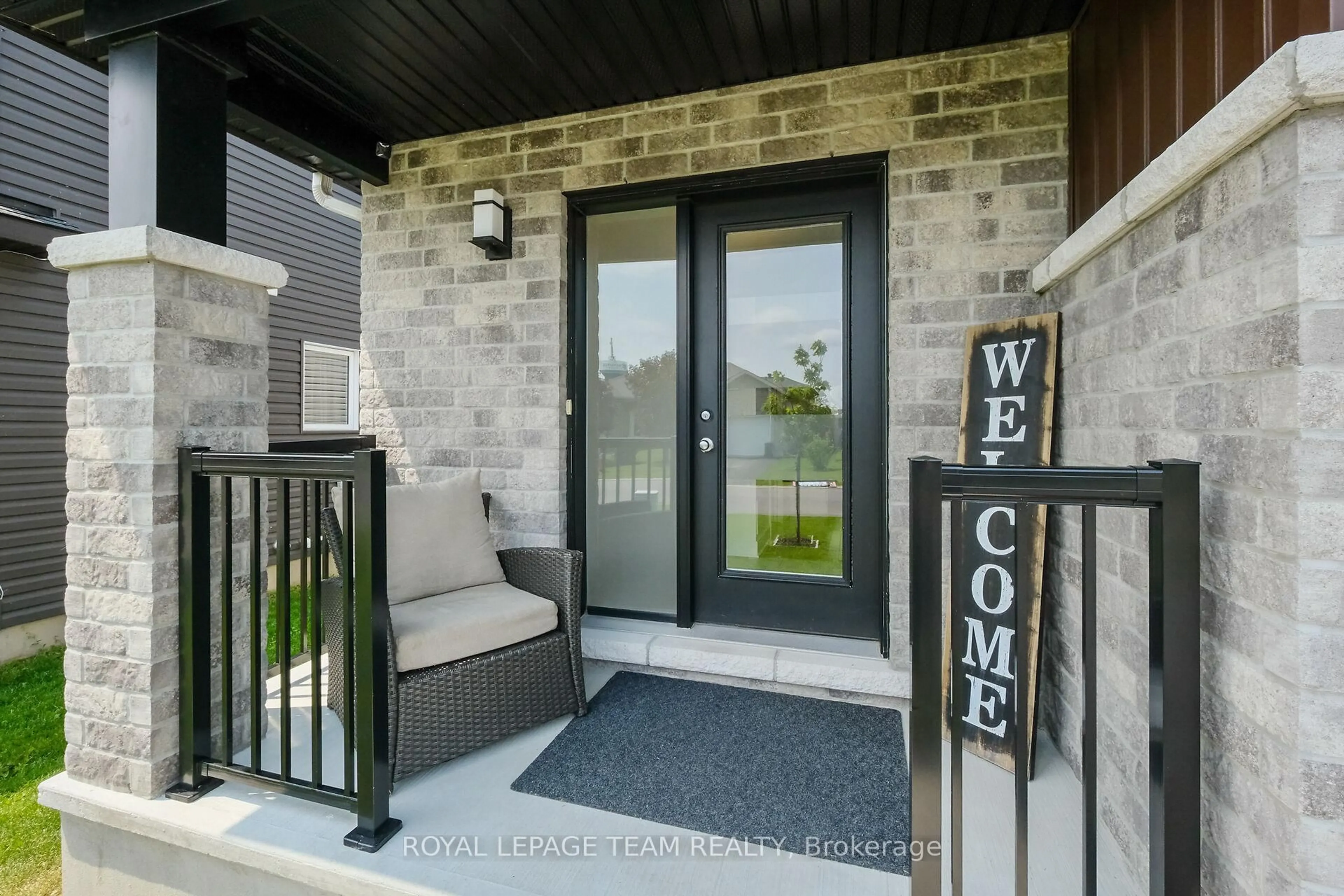 Indoor entryway for 374 Trillium Circ, Alfred and Plantagenet Ontario K0A 3K0
