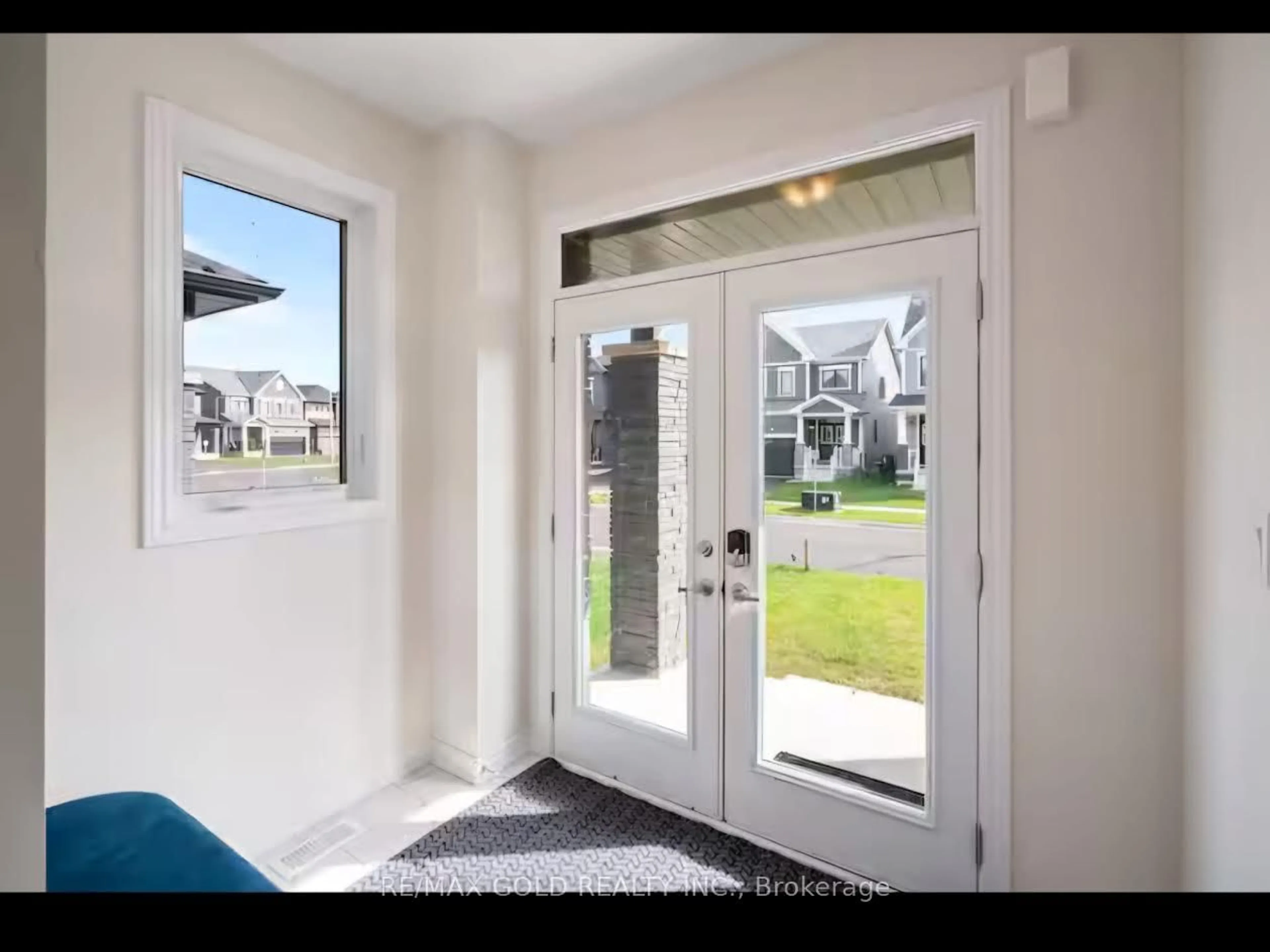 Indoor entryway for 215 Vanilla Tr, Thorold Ontario L2V 0L2