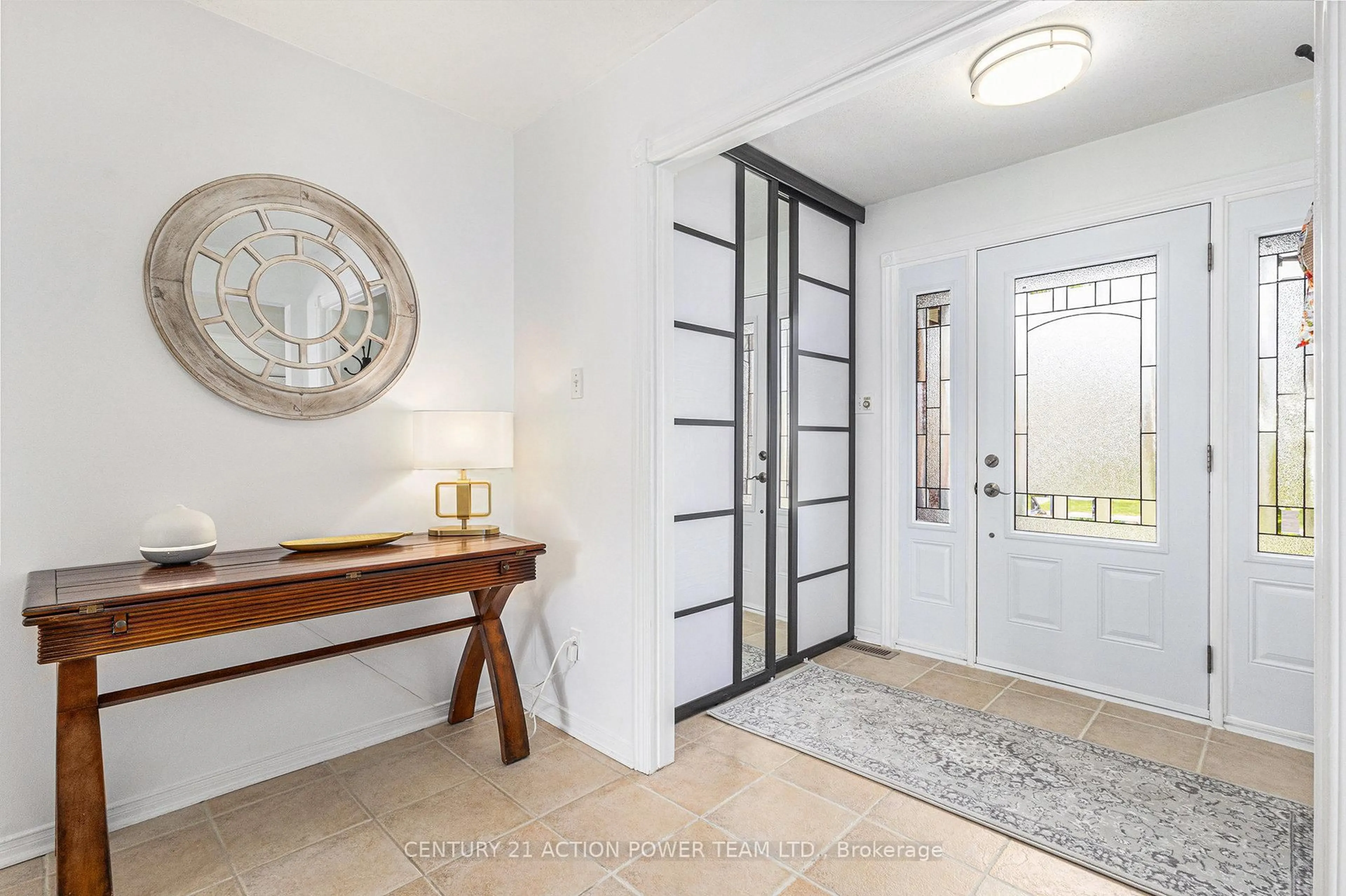 Indoor entryway for 614 Chenier Way, Ottawa Ontario K4A 1R1