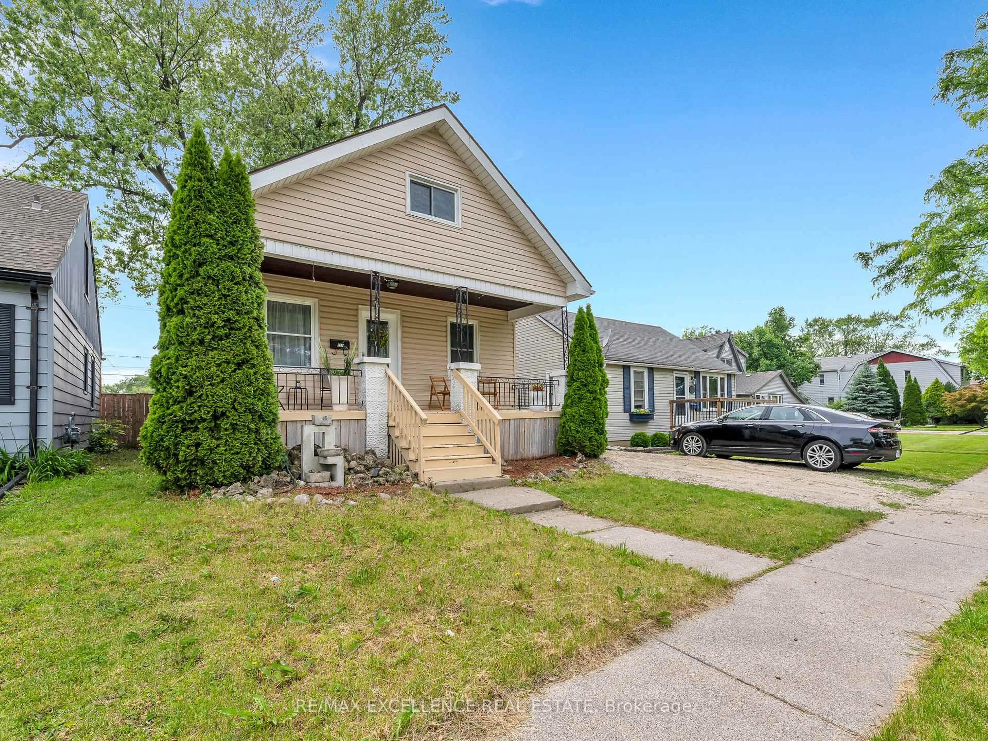 Home with vinyl exterior material, street for 983 Westminster Blvd, Windsor Ontario N8S 2C2