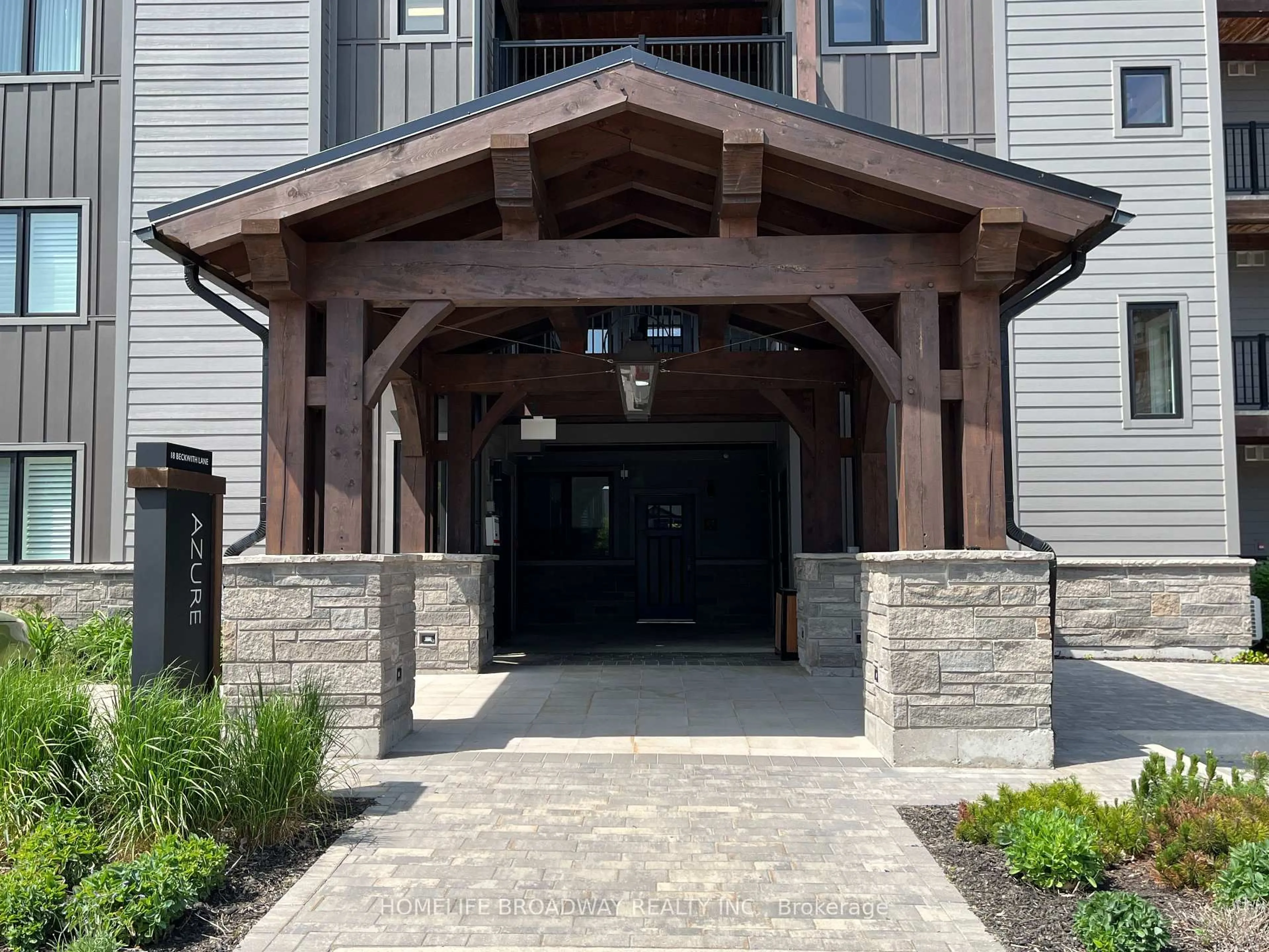 Indoor entryway for 18 Beckwith Lane #205, Blue Mountains Ontario L9Y 3B6