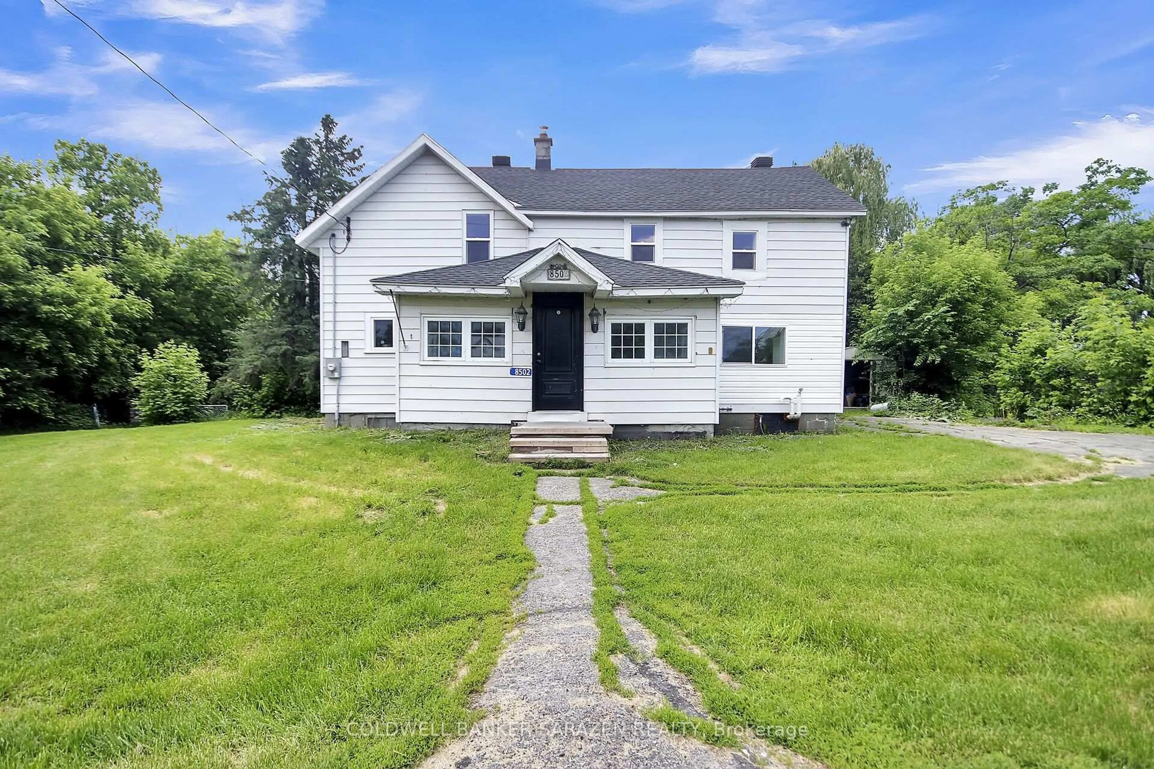 A pic from outside/outdoor area/front of a property/back of a property/a pic from drone, building for 8502 Bank St, Vernon Ontario K0A 3J0
