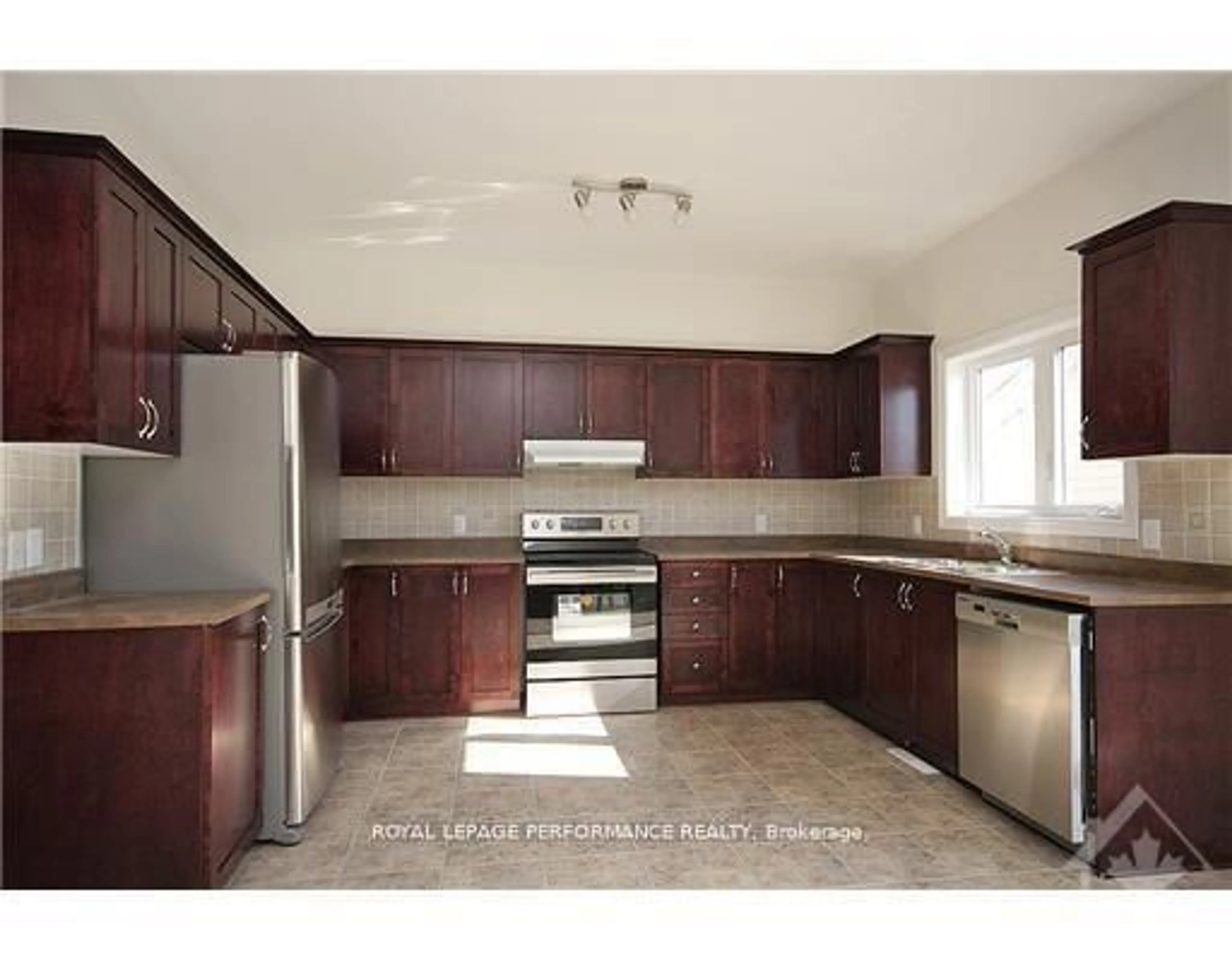 Unknown for 8164 JEANNE D'ARC Blvd, Ottawa Ontario K1E 2H5