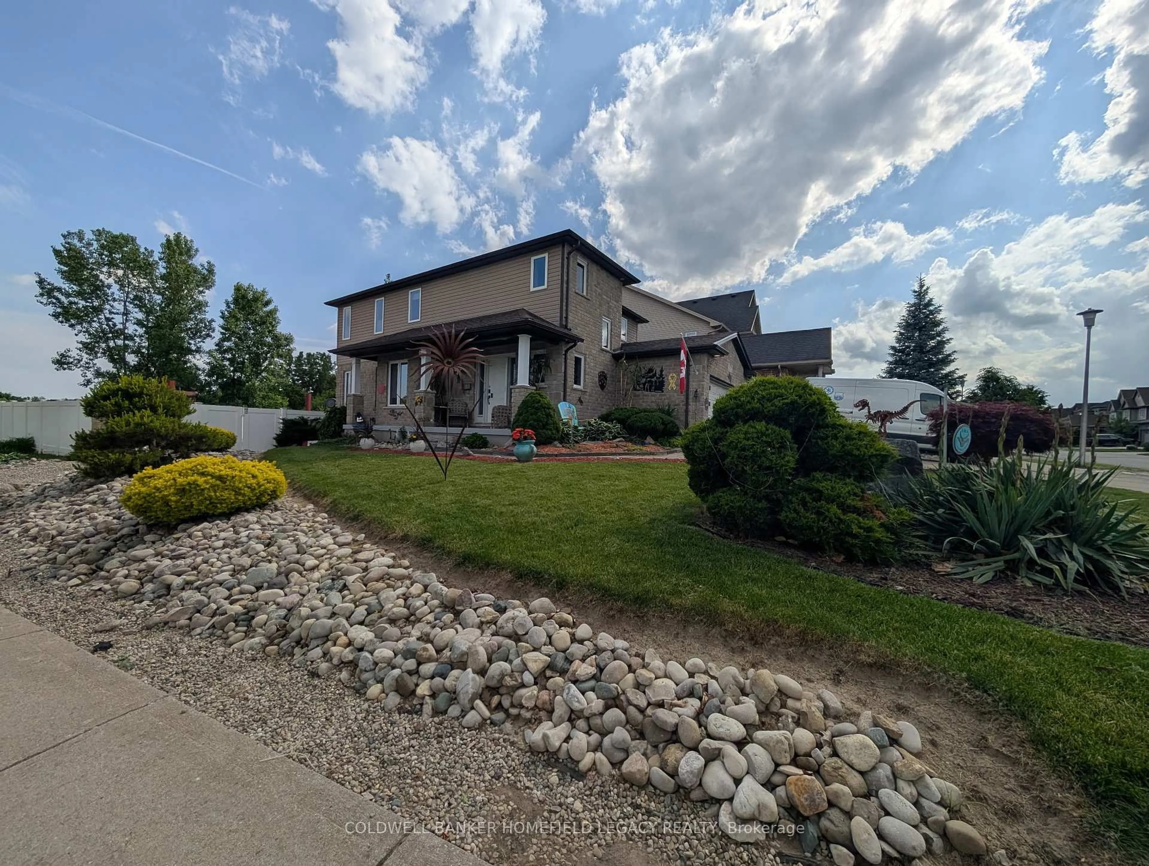 A pic from outside/outdoor area/front of a property/back of a property/a pic from drone, unknown for 979 Sillers Dr, London North Ontario N5X 0E9