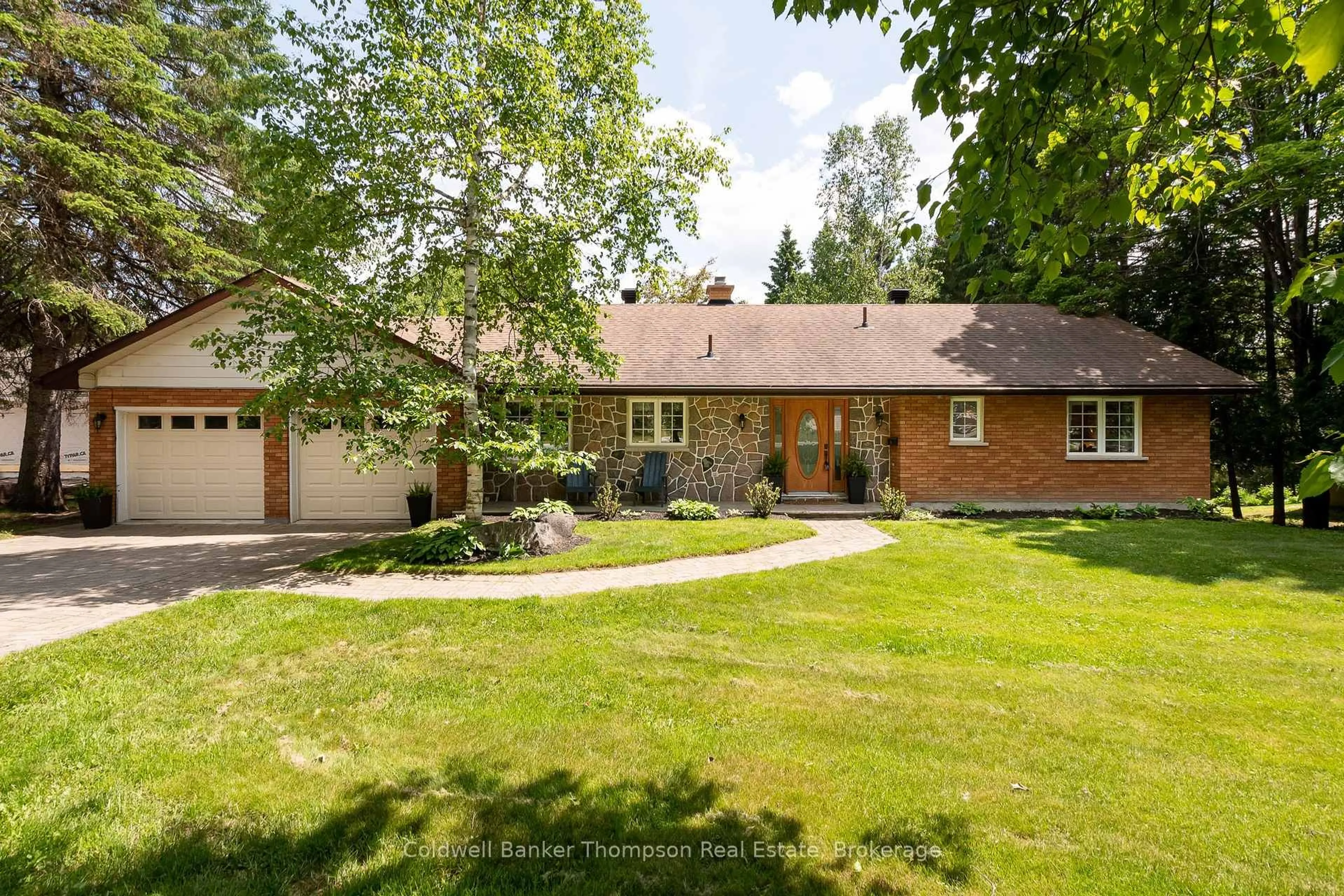 A pic from outside/outdoor area/front of a property/back of a property/a pic from drone, street for 281 Echo Bay Rd, Huntsville Ontario P1H 1R4