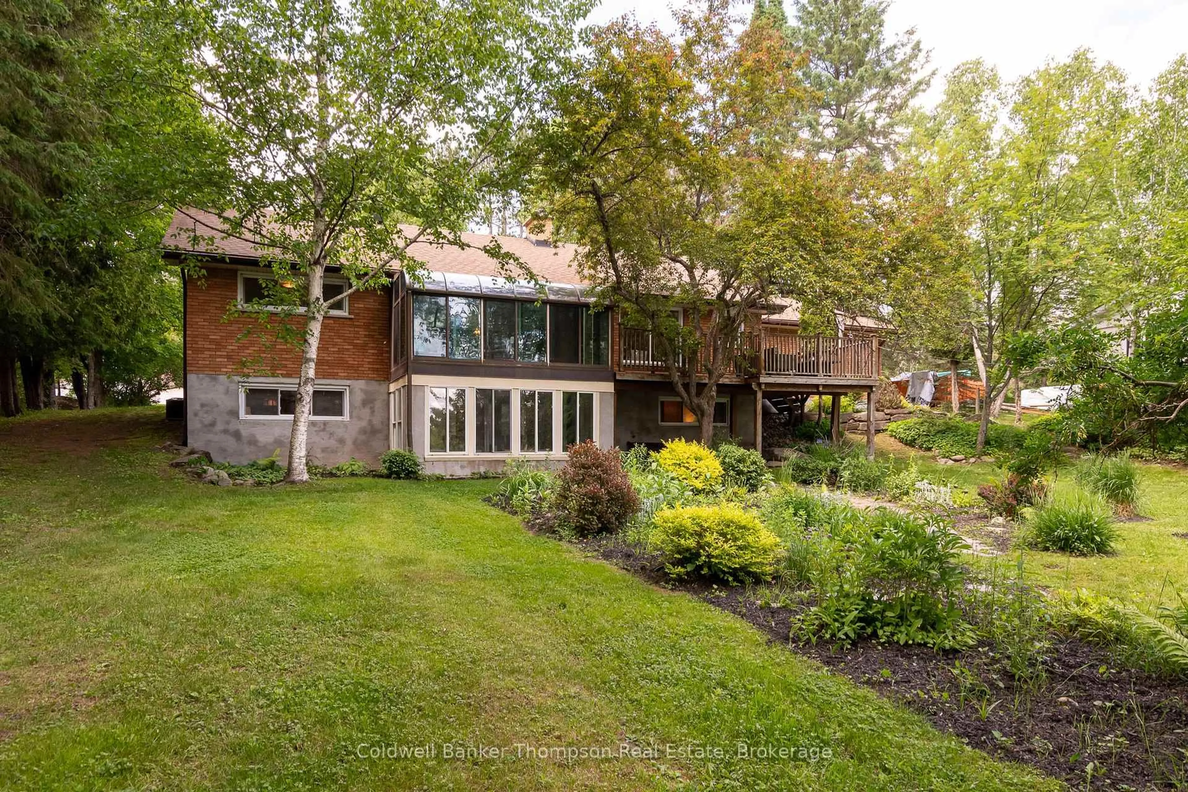 Patio, unknown for 281 Echo Bay Rd, Huntsville Ontario P1H 1R4