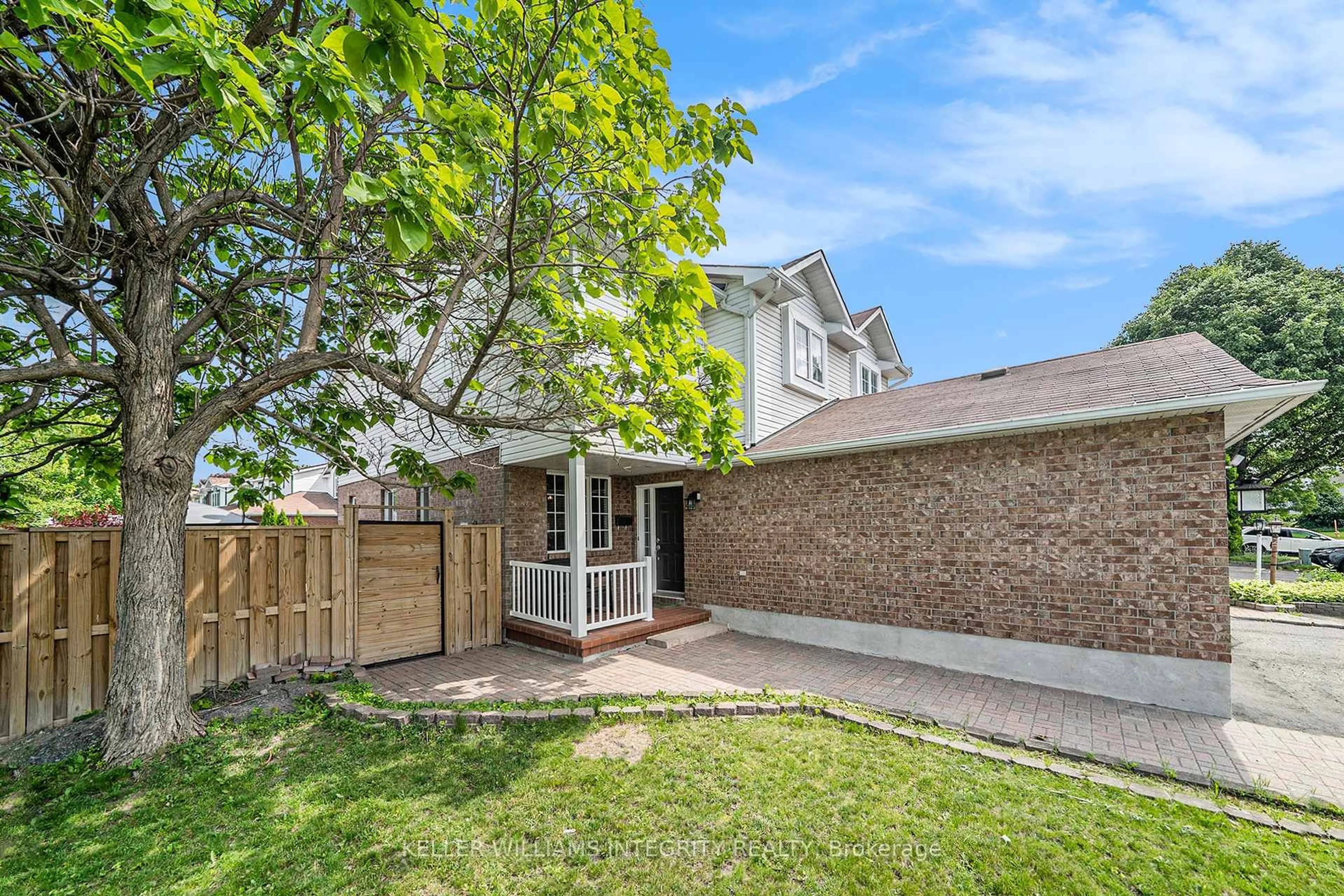 A pic from outside/outdoor area/front of a property/back of a property/a pic from drone, street for 79 Woodford Way, Ottawa Ontario K2J 4C2