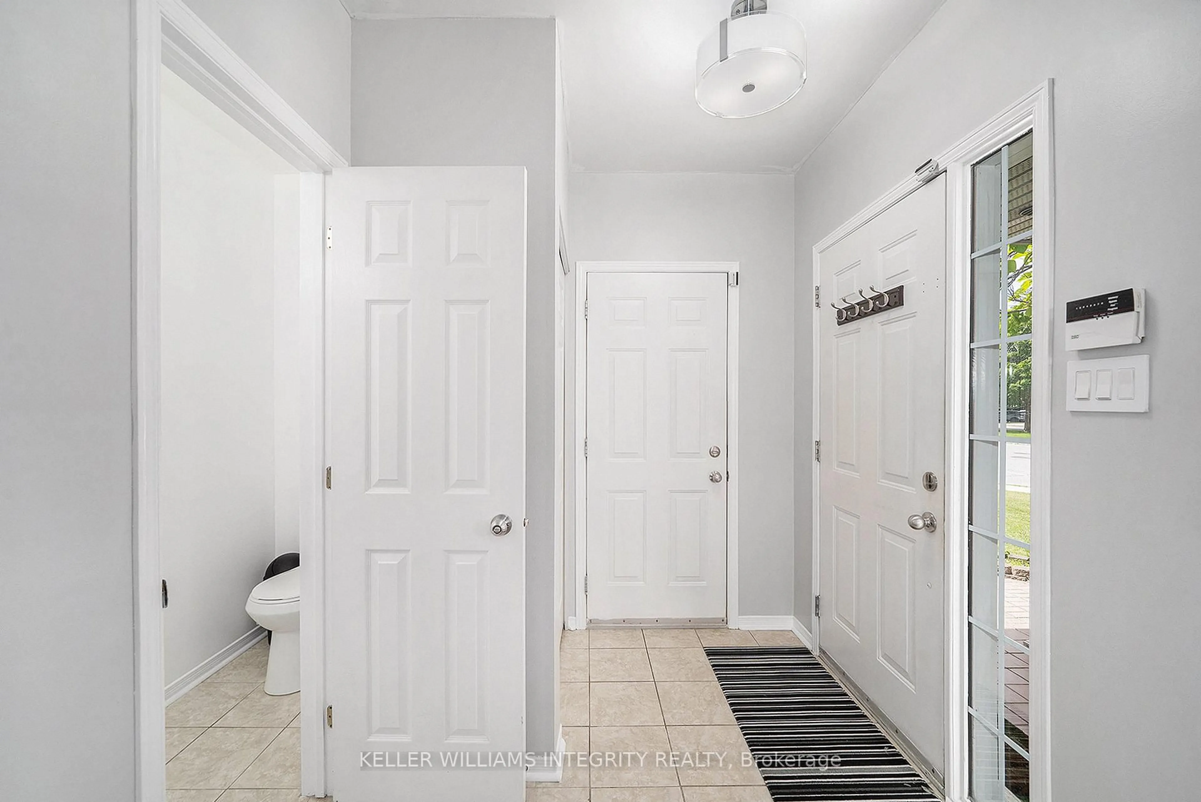 Indoor entryway for 79 Woodford Way, Ottawa Ontario K2J 4C2