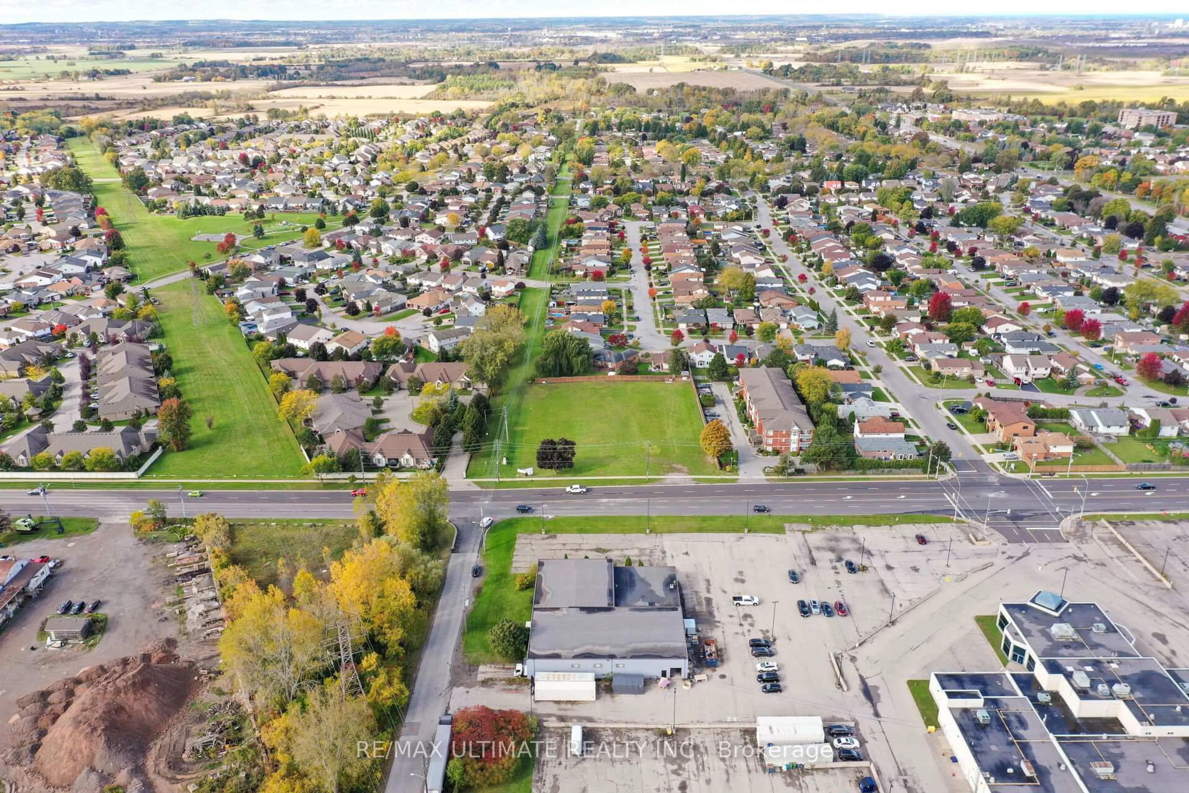 A pic from outside/outdoor area/front of a property/back of a property/a pic from drone, street for 4257 Montrose Rd #1, Niagara Falls Ontario L2H 1K1