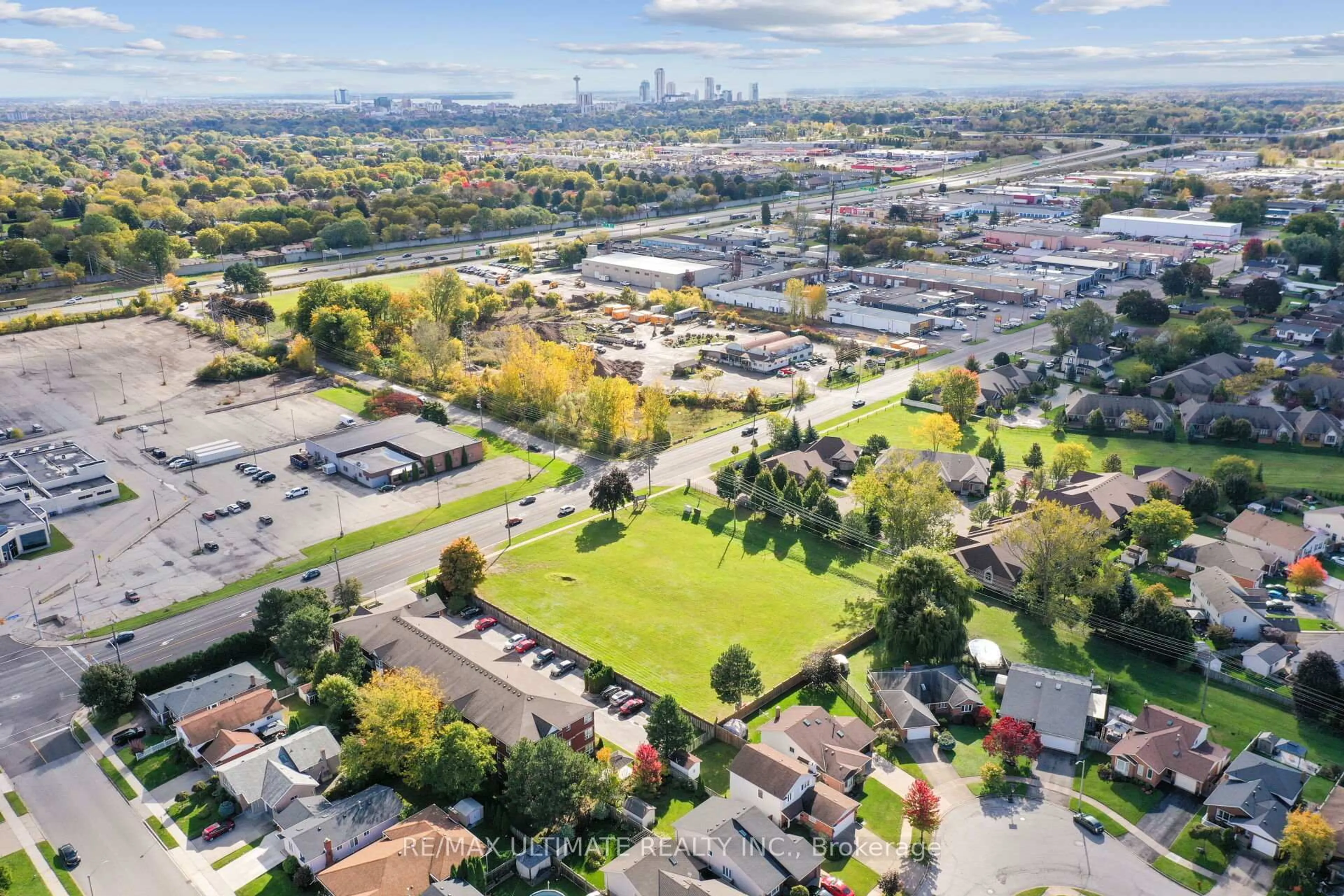 A pic from outside/outdoor area/front of a property/back of a property/a pic from drone, street for 4257 Montrose Rd #1, Niagara Falls Ontario L2H 1K1