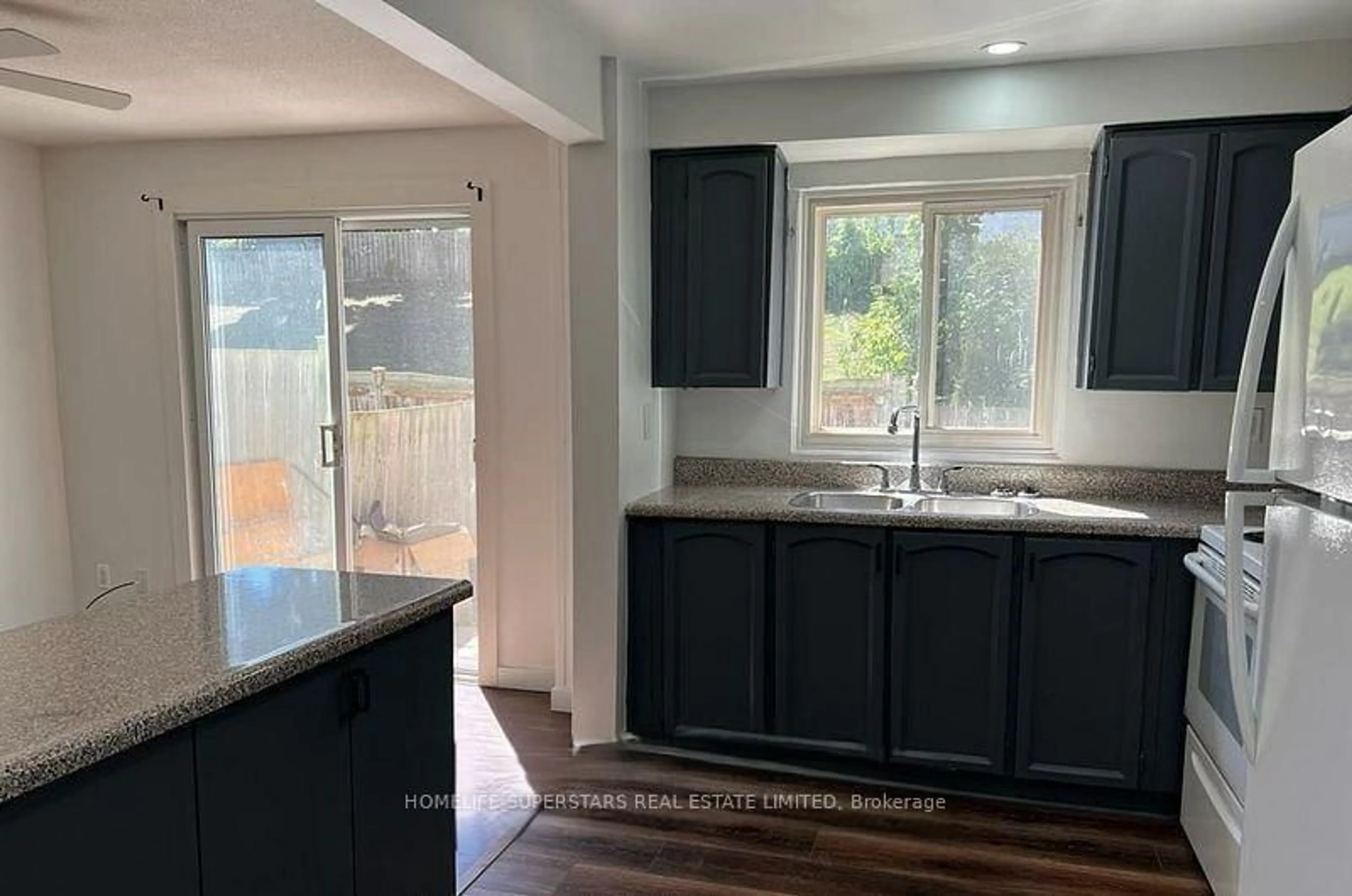 Open concept kitchen, unknown for 513 Parkview Cres #4, Cambridge Ontario N3H 4Z9