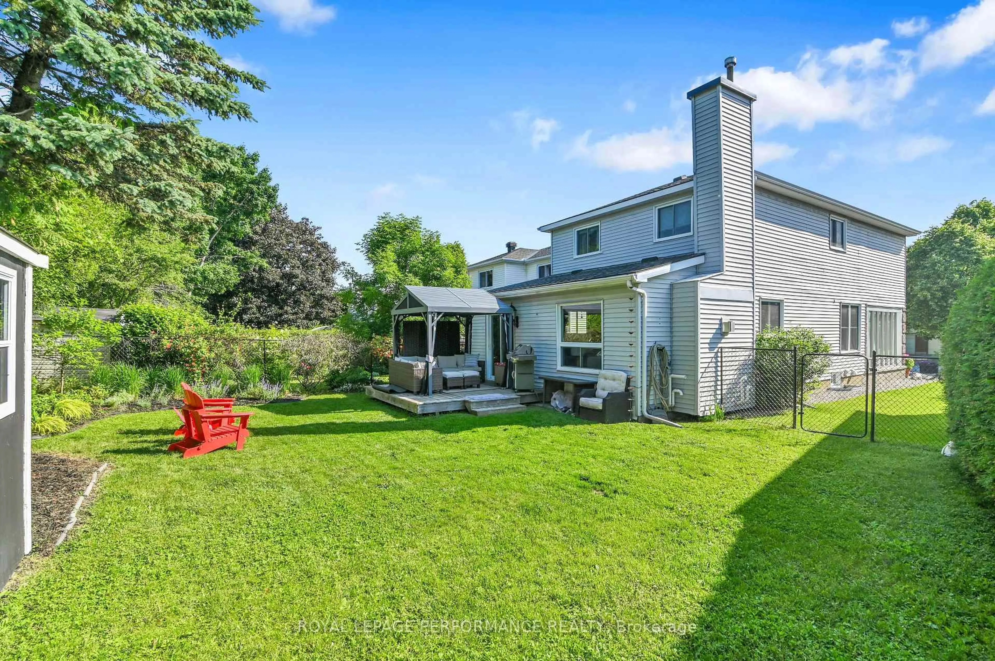 A pic from outside/outdoor area/front of a property/back of a property/a pic from drone, street for 135 Acklam Terr, Ottawa Ontario K2K 2J4
