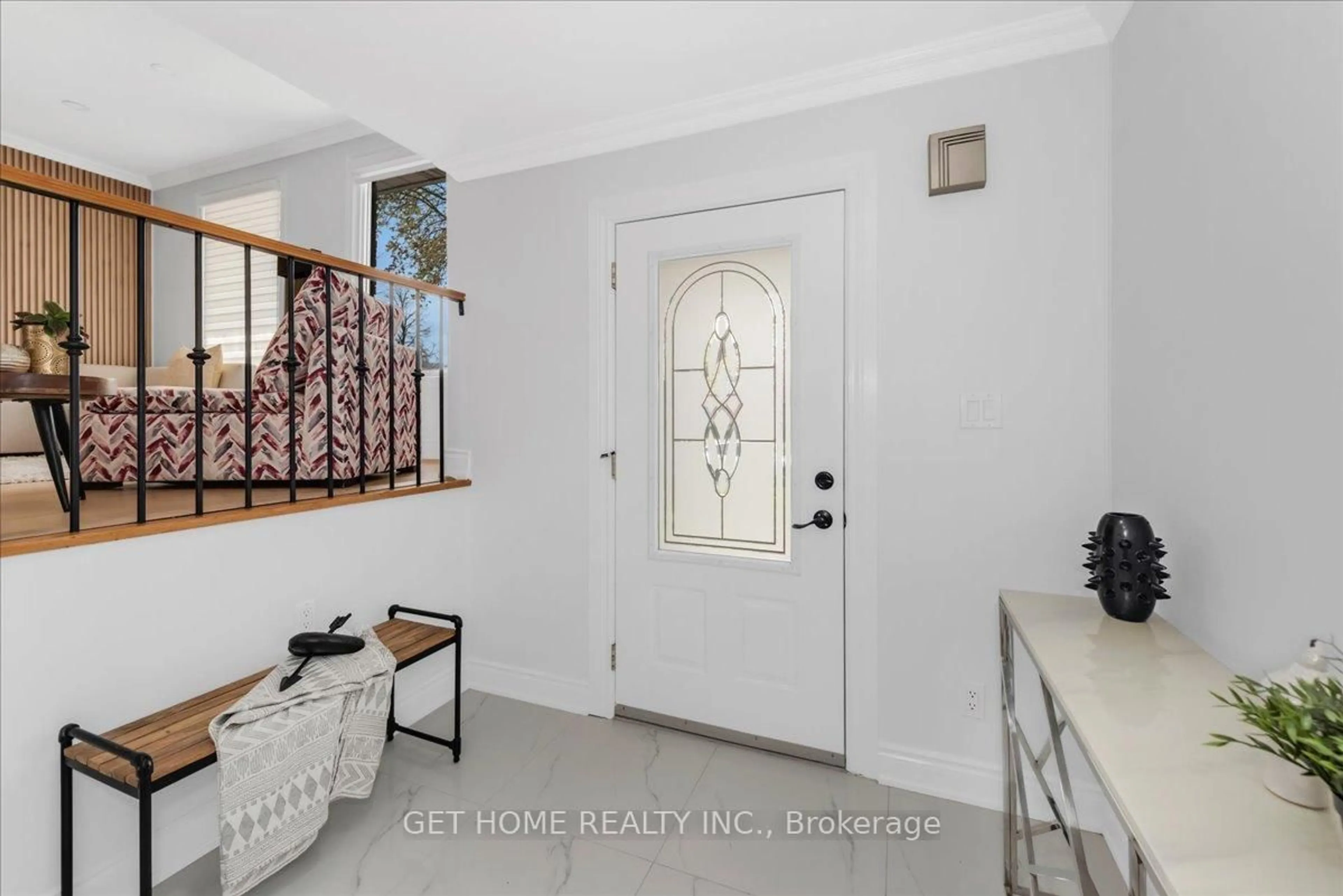 Indoor entryway for 1880 EARLWOOD Dr, Cambridge Ontario N3H 5A5