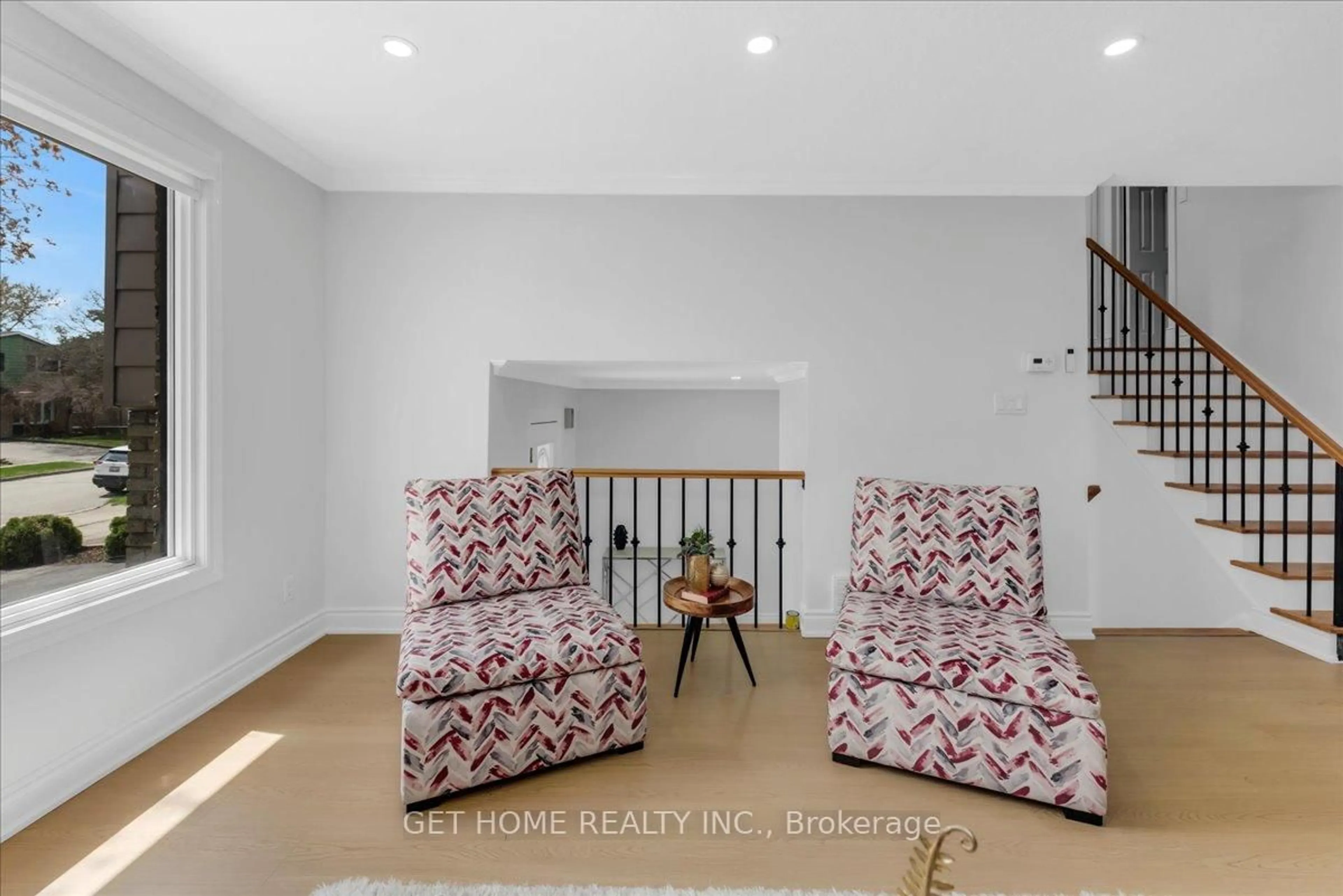 Unknown for 1880 EARLWOOD Dr, Cambridge Ontario N3H 5A5