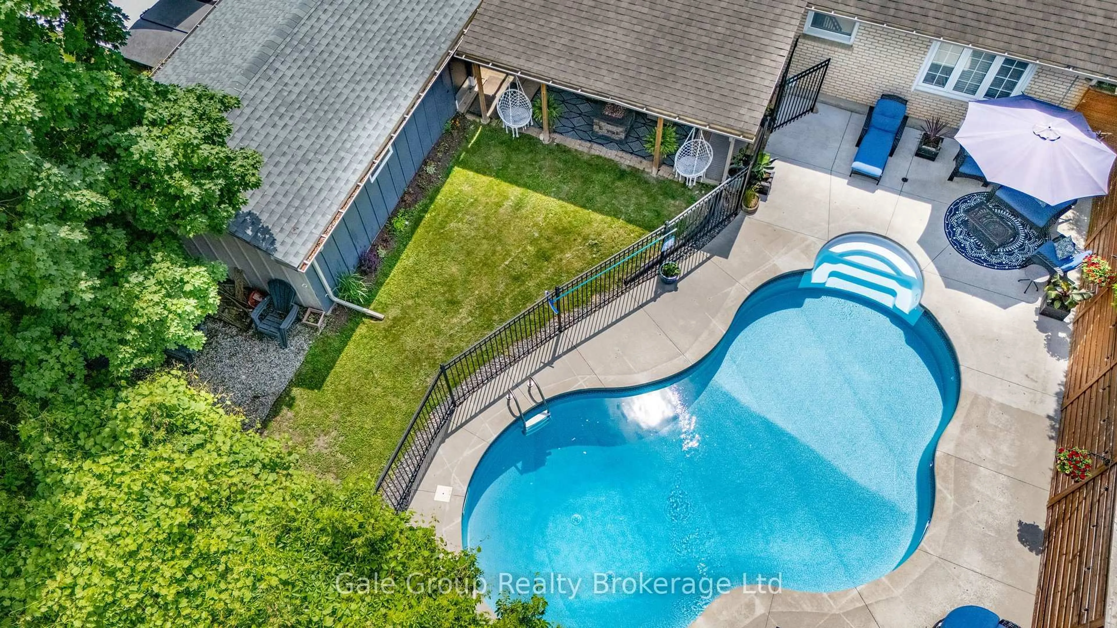 Pool for 70 Glenburnie Cres, London North Ontario N5X 2A3