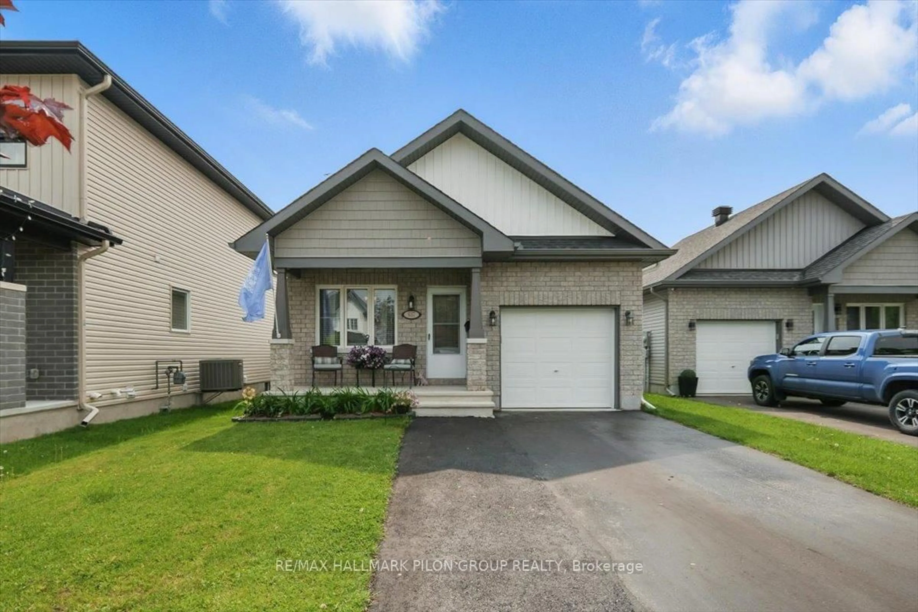 Home with vinyl exterior material, street for 637 Robert St, Clarence-Rockland Ontario K4K 0J8