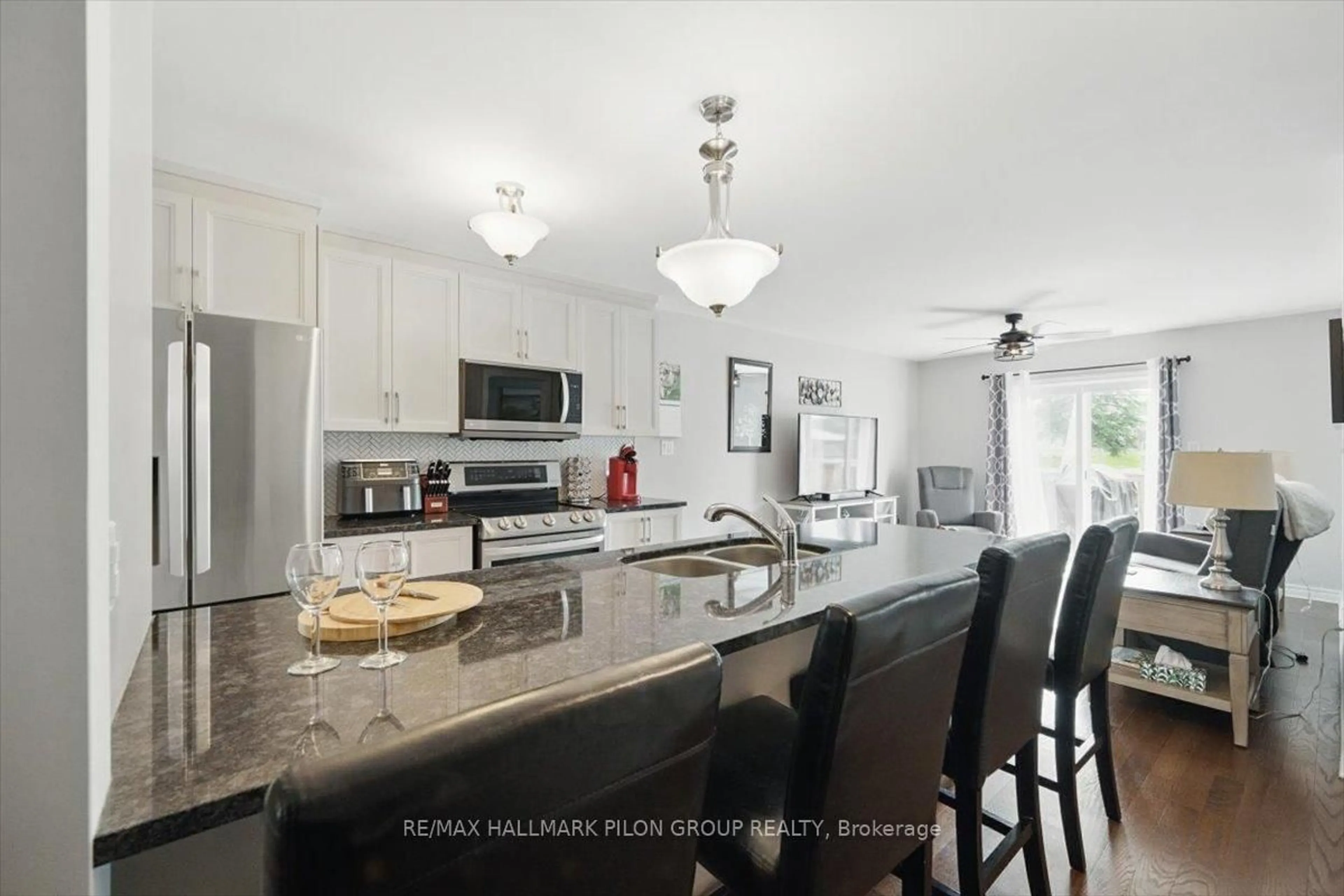 Open concept kitchen, ceramic/tile floor for 637 Robert St, Clarence-Rockland Ontario K4K 0J8
