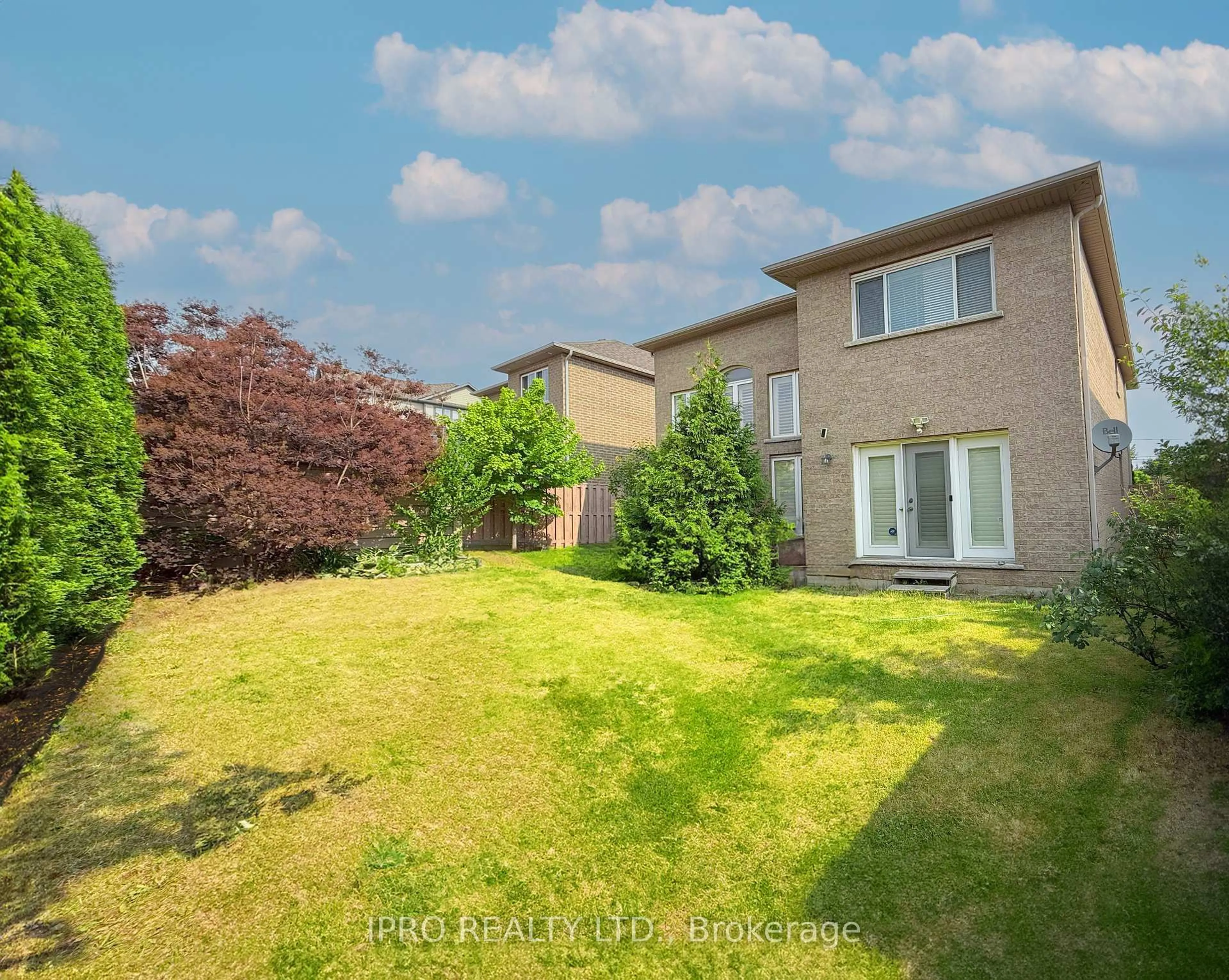 A pic from outside/outdoor area/front of a property/back of a property/a pic from drone, street for 1294 Baseline Rd, Hamilton Ontario L8E 0E4