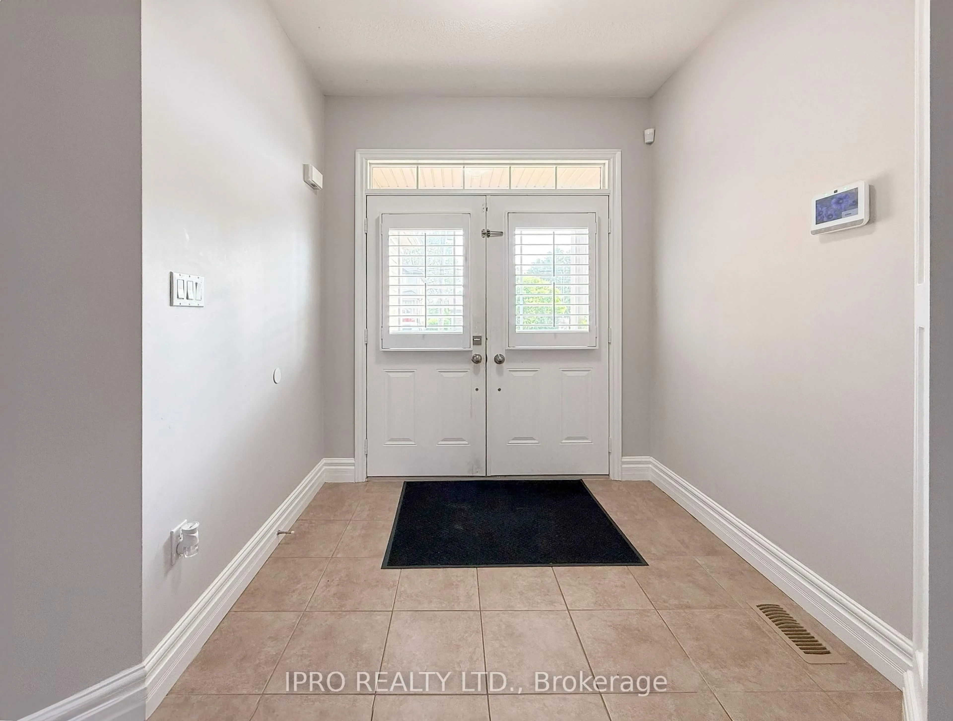 Indoor entryway for 1294 Baseline Rd, Hamilton Ontario L8E 0E4