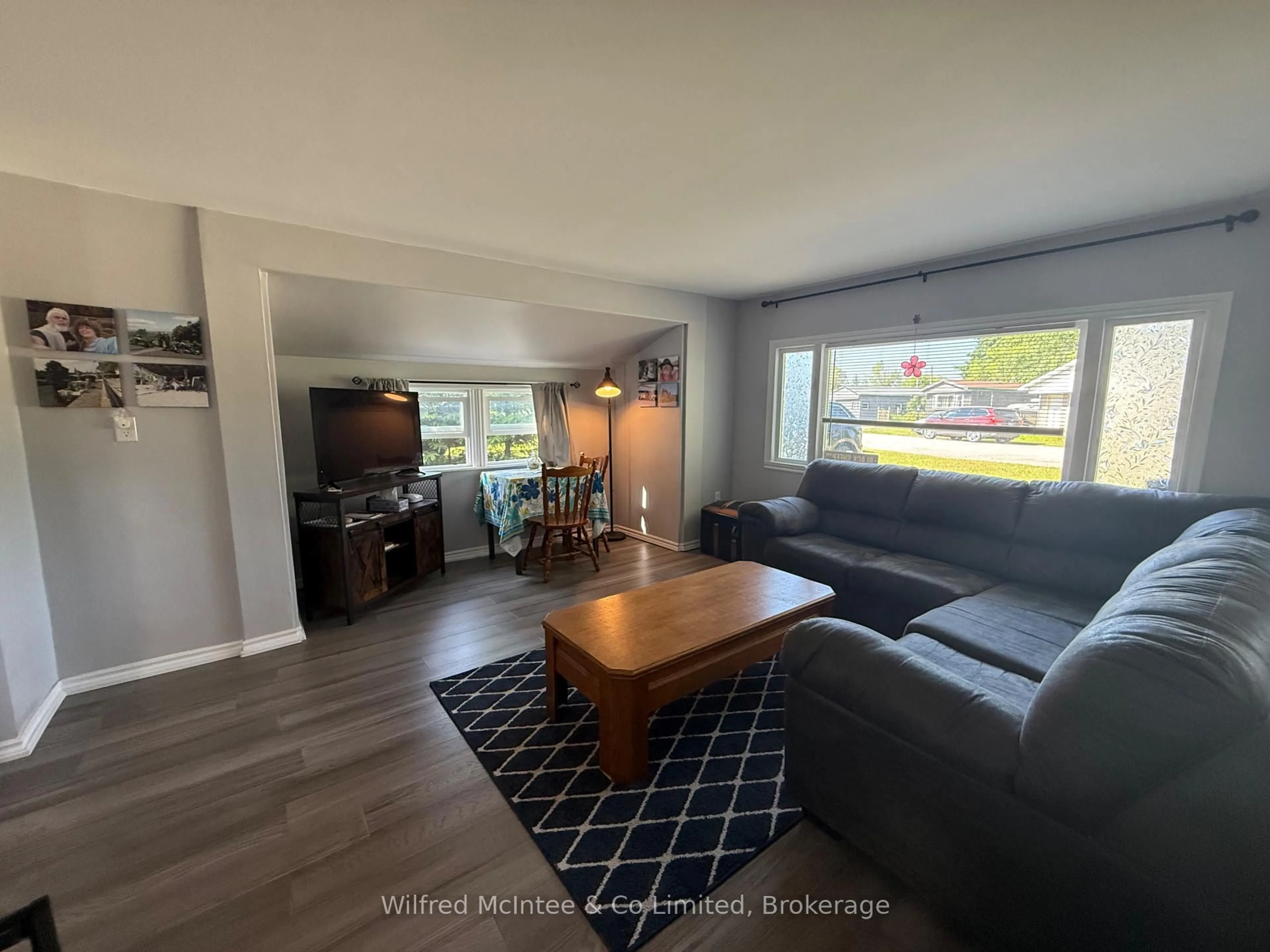 Living room with furniture, unknown for 11 Bluejay Crt, Brockton Ontario N0G 2V0