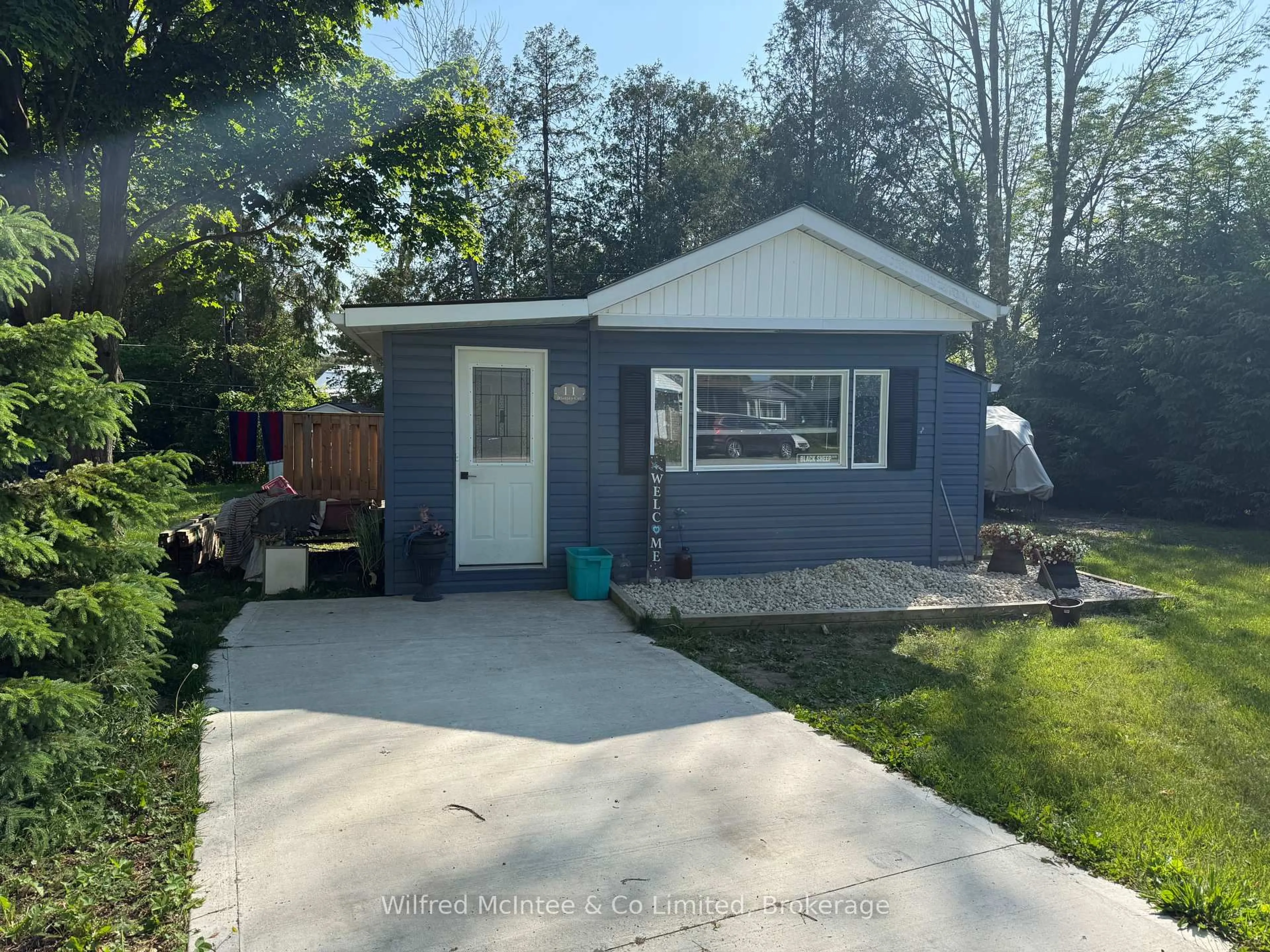 Home with vinyl exterior material, street for 11 Bluejay Crt, Brockton Ontario N0G 2V0