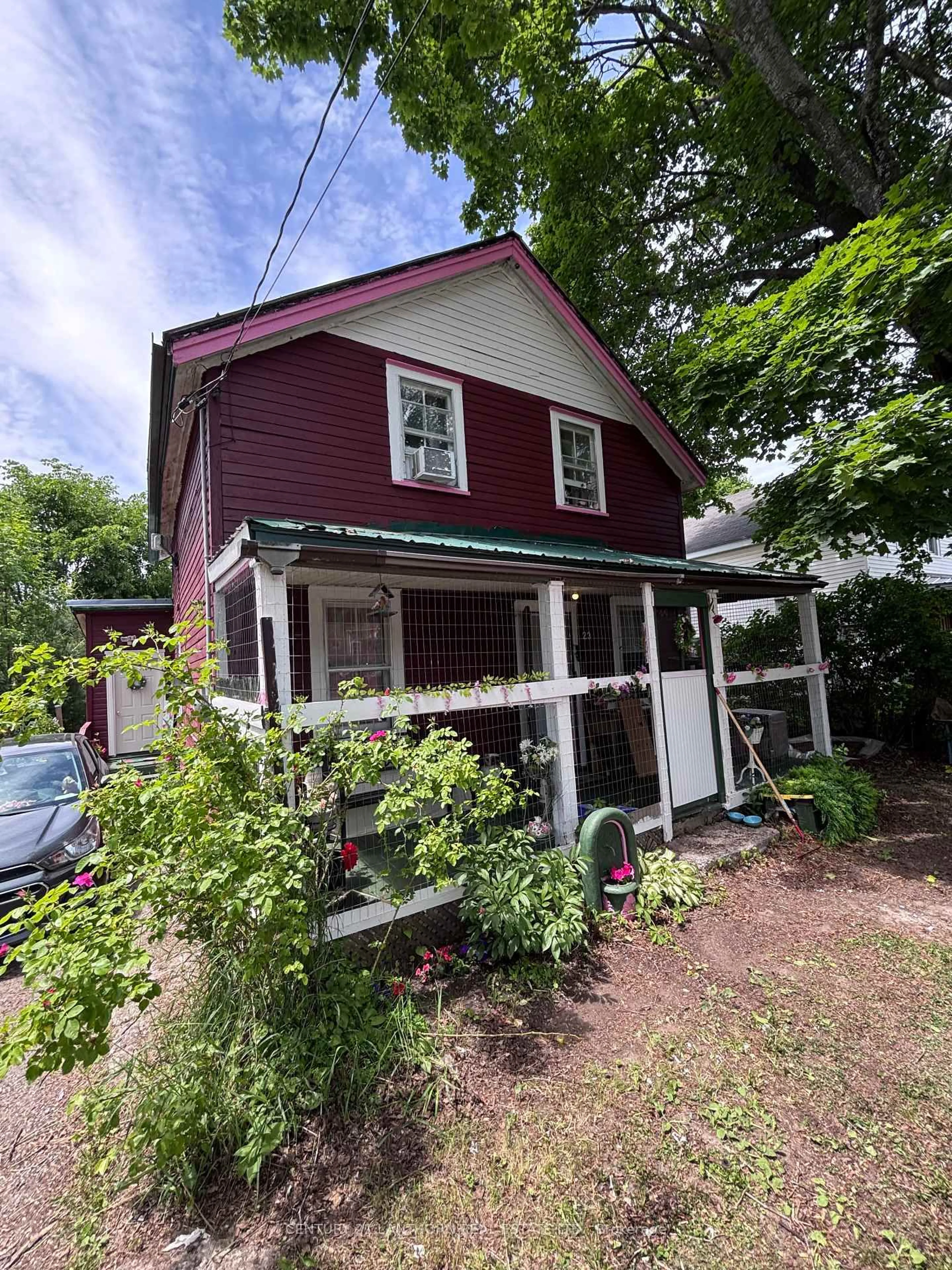 Home with vinyl exterior material, building for 23 O'Brien St, Limoges Ontario K0K 2M0