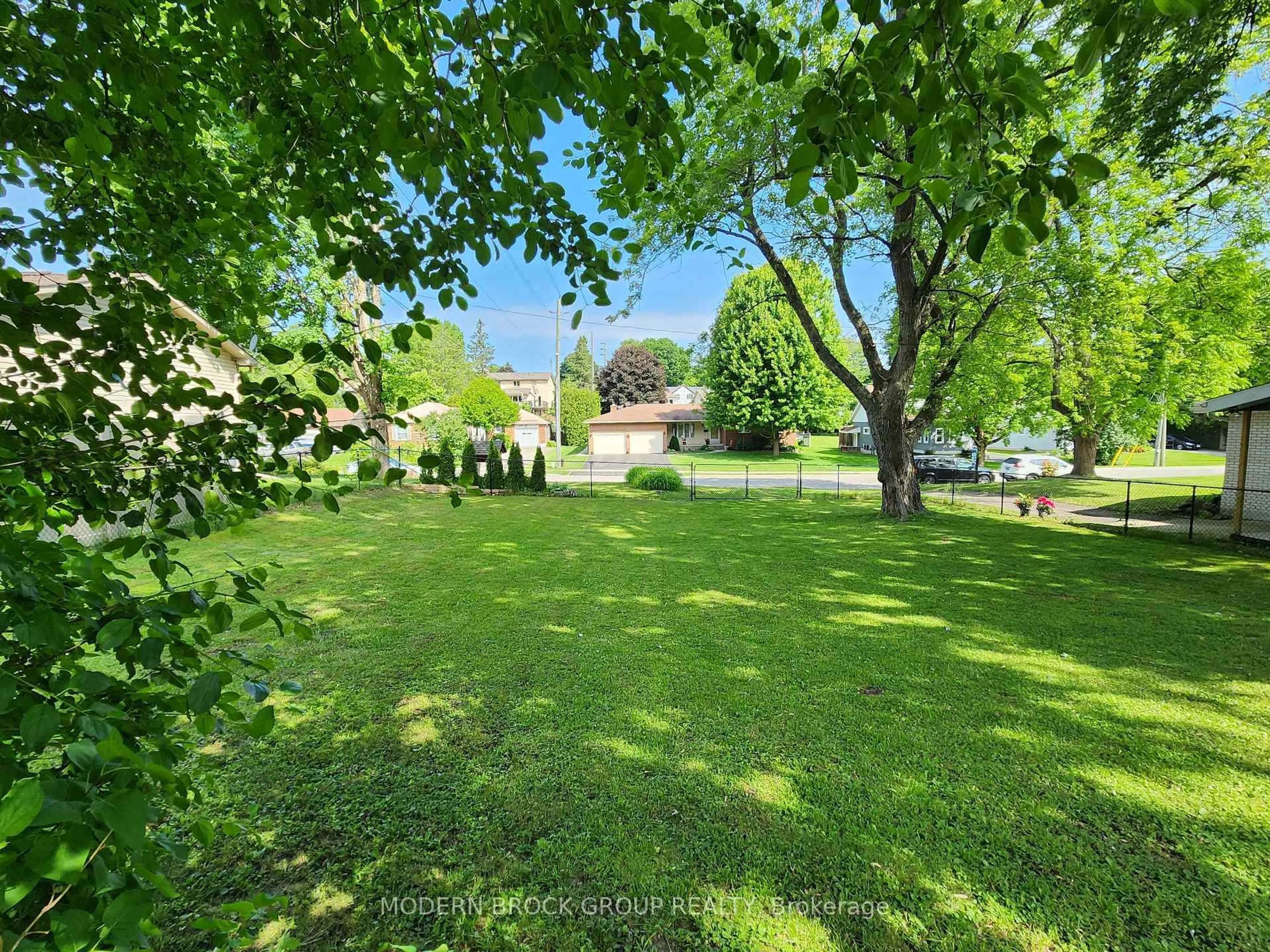 A pic from outside/outdoor area/front of a property/back of a property/a pic from drone, forest/trees view for 345 Pearl St, Brockville Ontario K6V 4E4