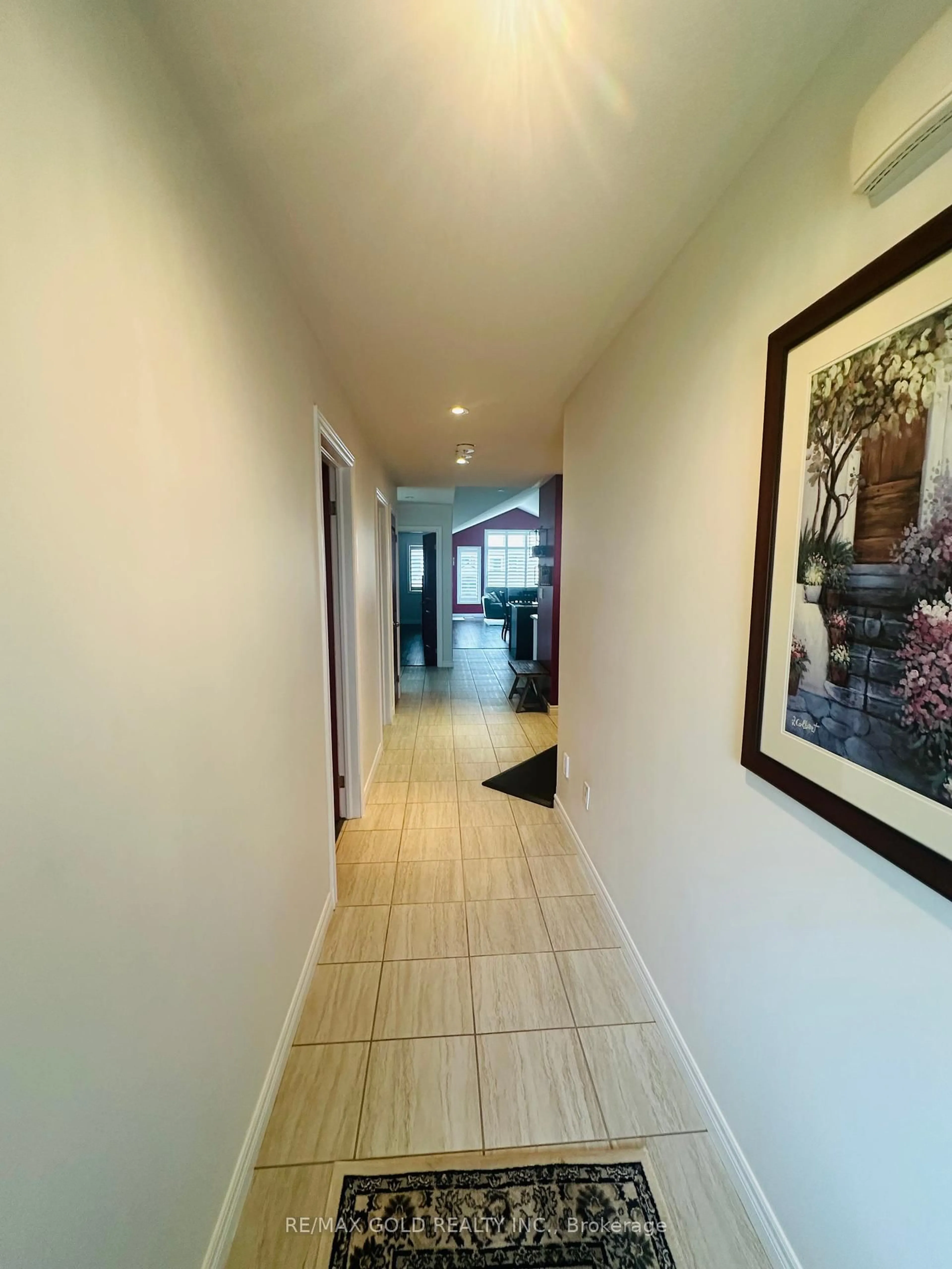 Indoor foyer for 1460 Dunkirk Ave, Woodstock Ontario N4T 0J9
