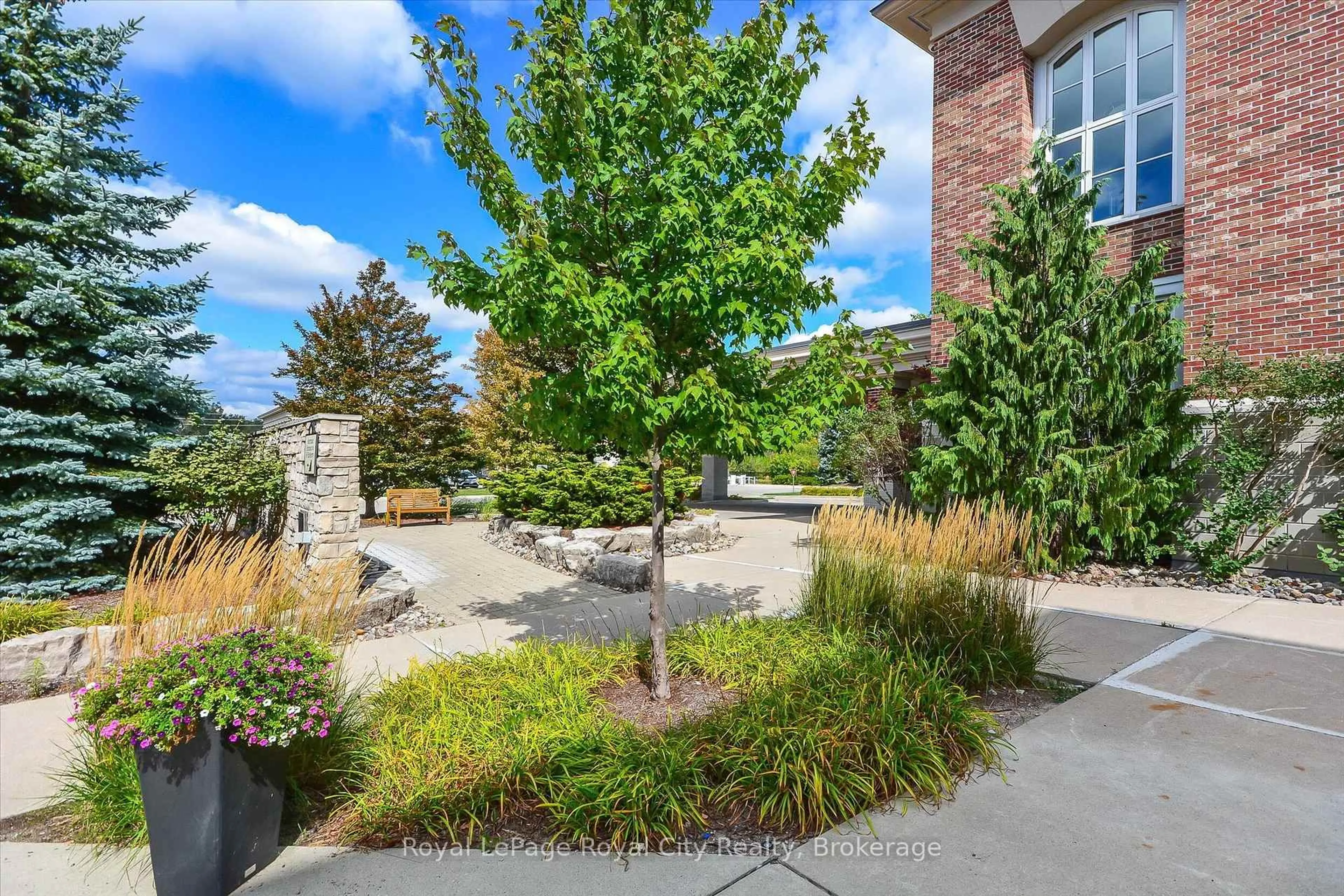 Patio, street for 71 Bayberry Dr #112, Guelph Ontario N1G 5K9