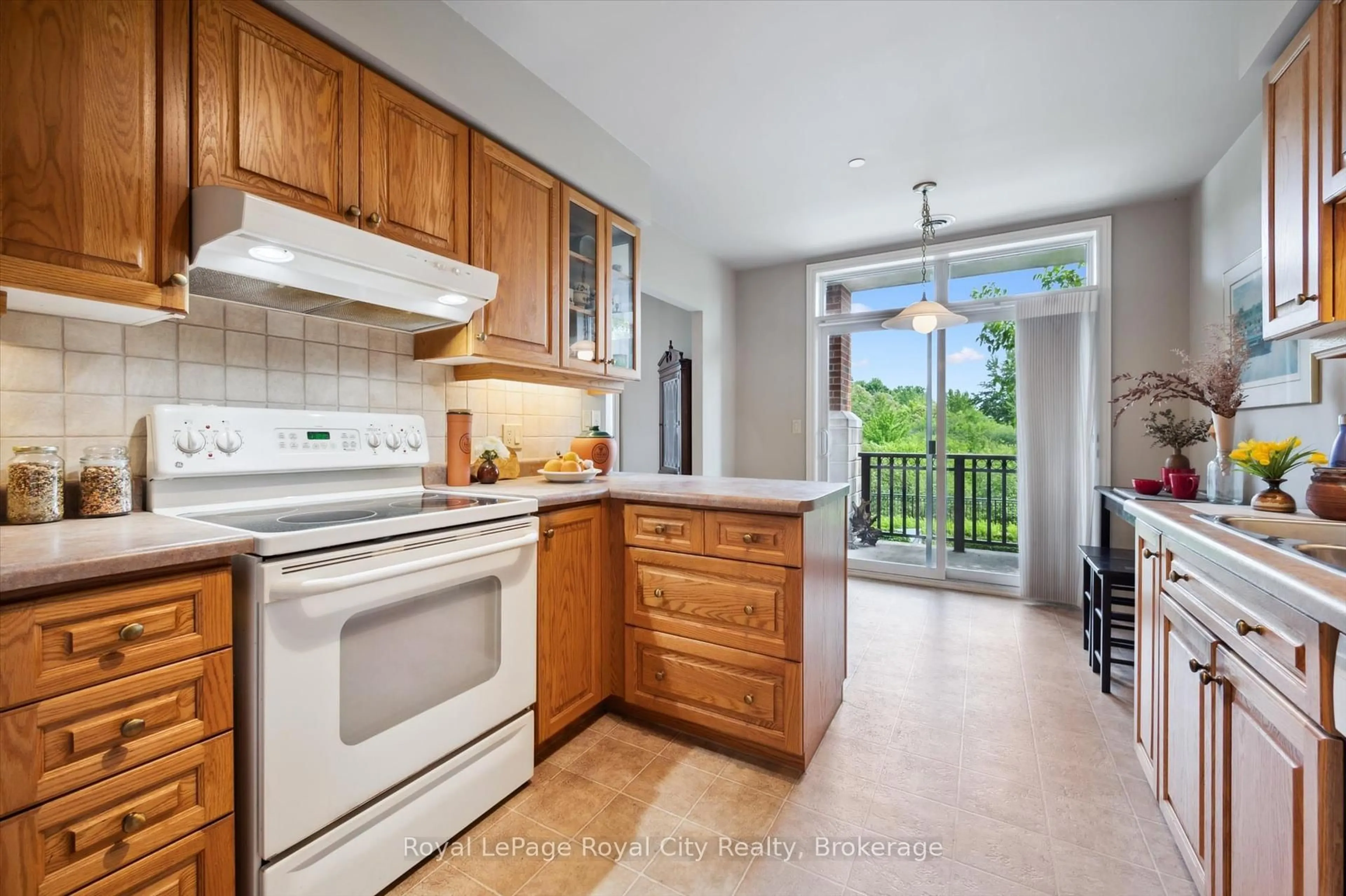 Standard kitchen, ceramic/tile floor for 71 Bayberry Dr #112, Guelph Ontario N1G 5K9