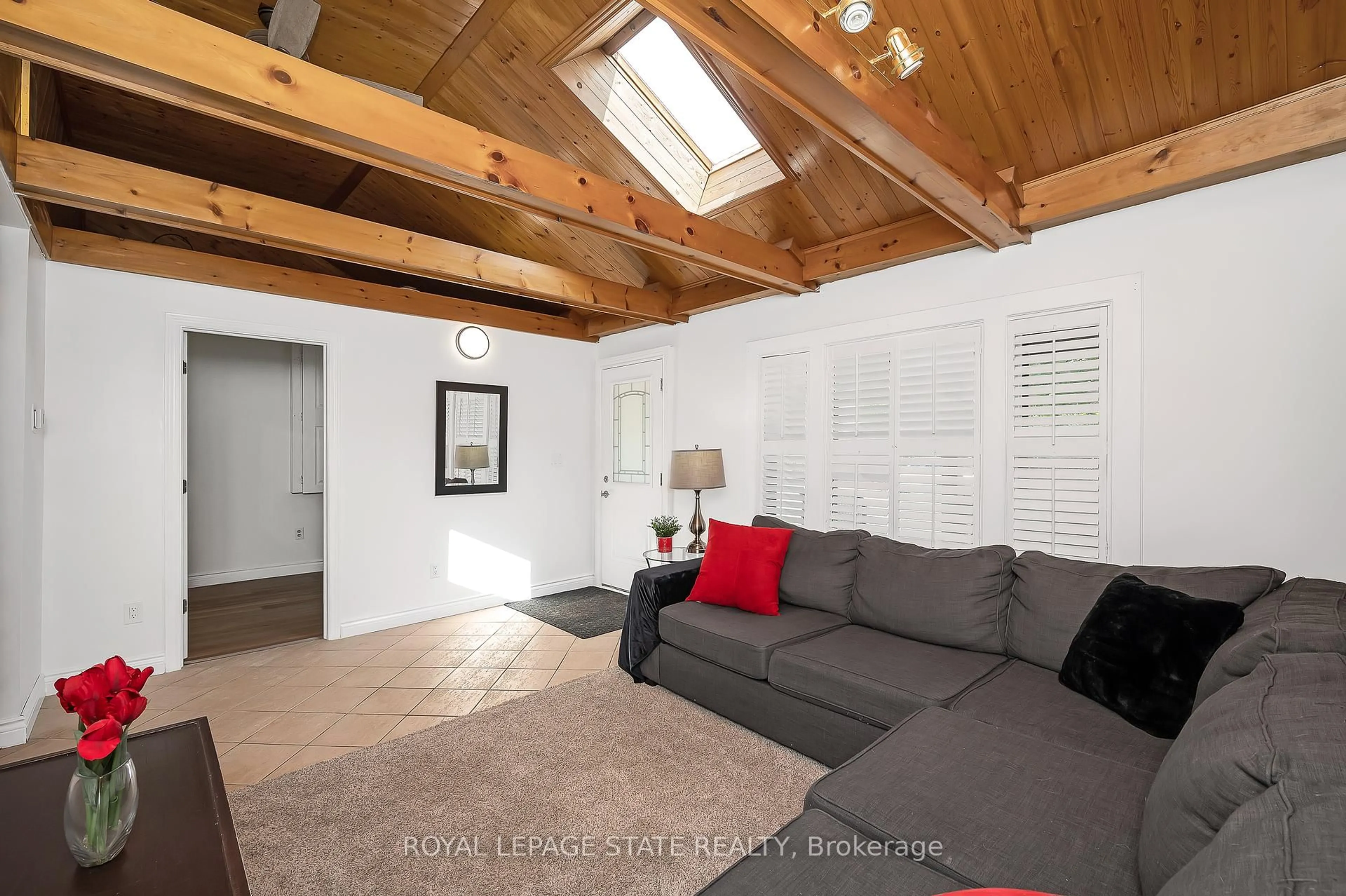 Living room with furniture, unknown for 100 Munn St, Hamilton Ontario L8V 1K3