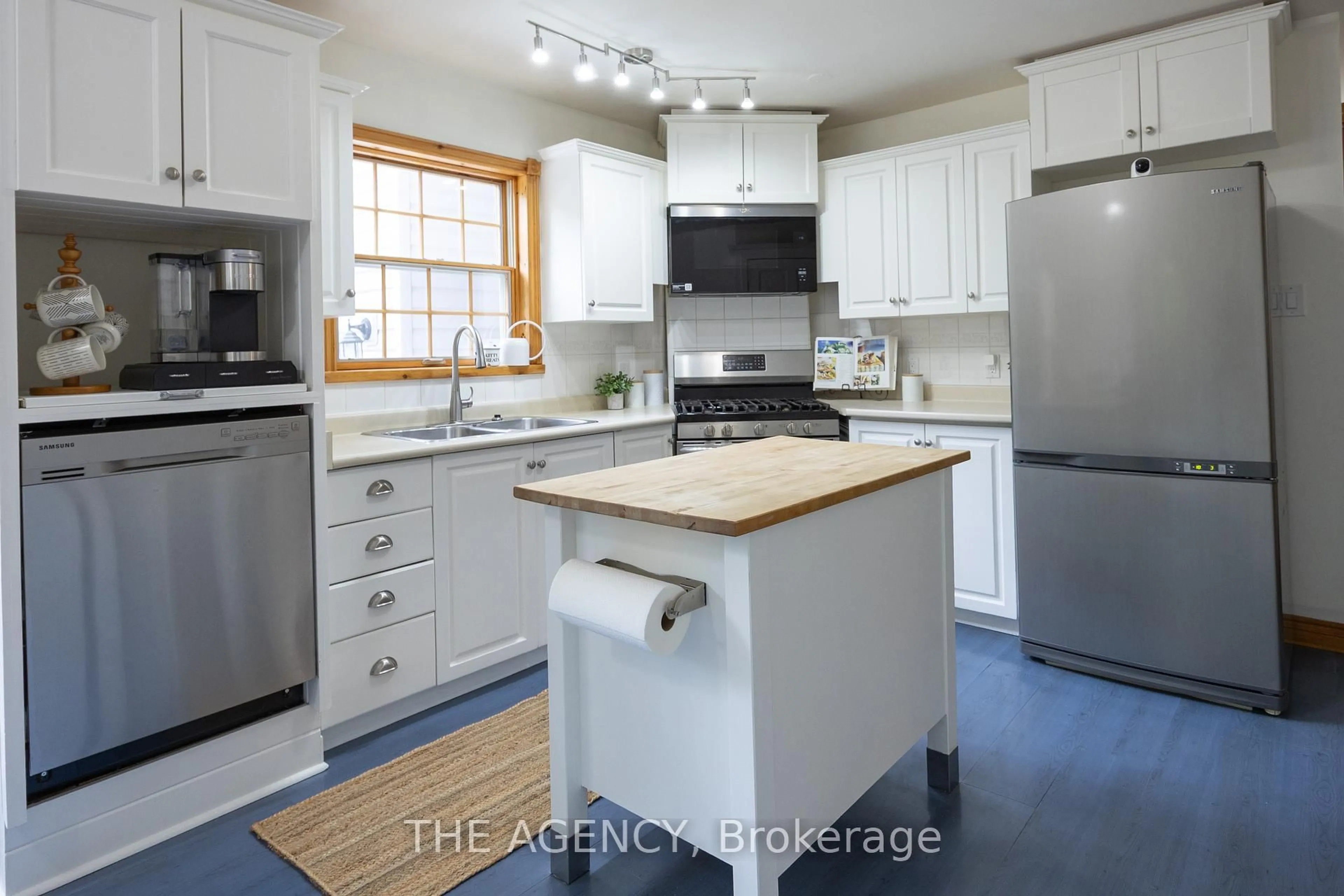 Open concept kitchen, unknown for 1411 Cedar Lane, Bracebridge Ontario P1L 1W9